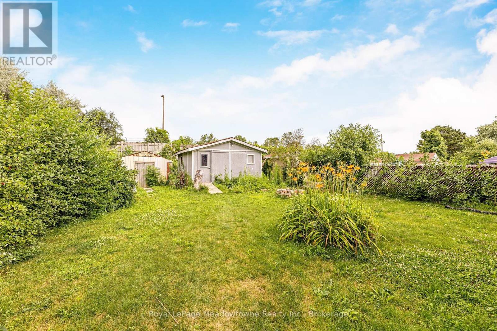 












30 CLUTHE CRESCENT

,
Kitchener,




Ontario
N2P1M8

