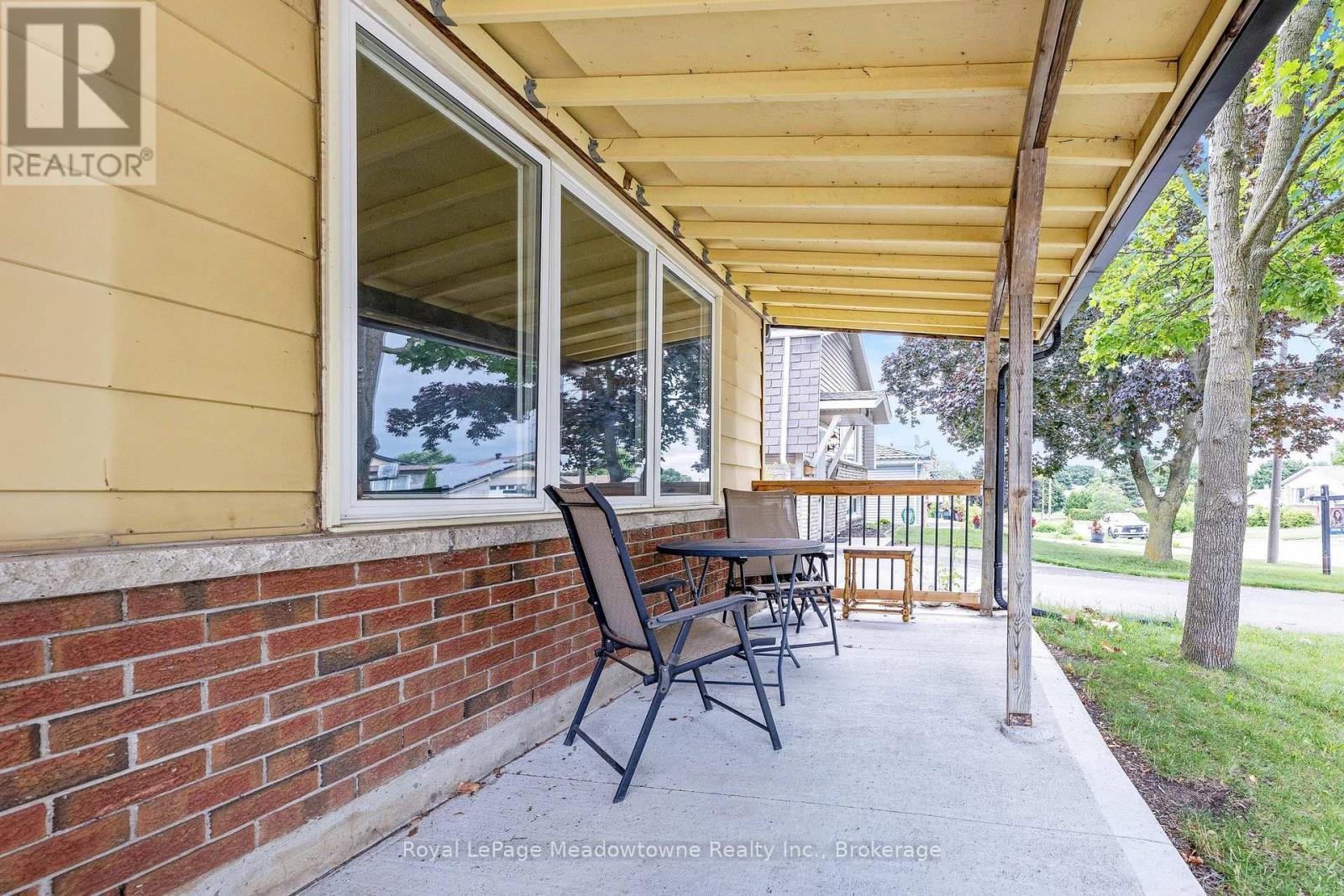 












30 CLUTHE CRESCENT

,
Kitchener,




Ontario
N2P1M8

