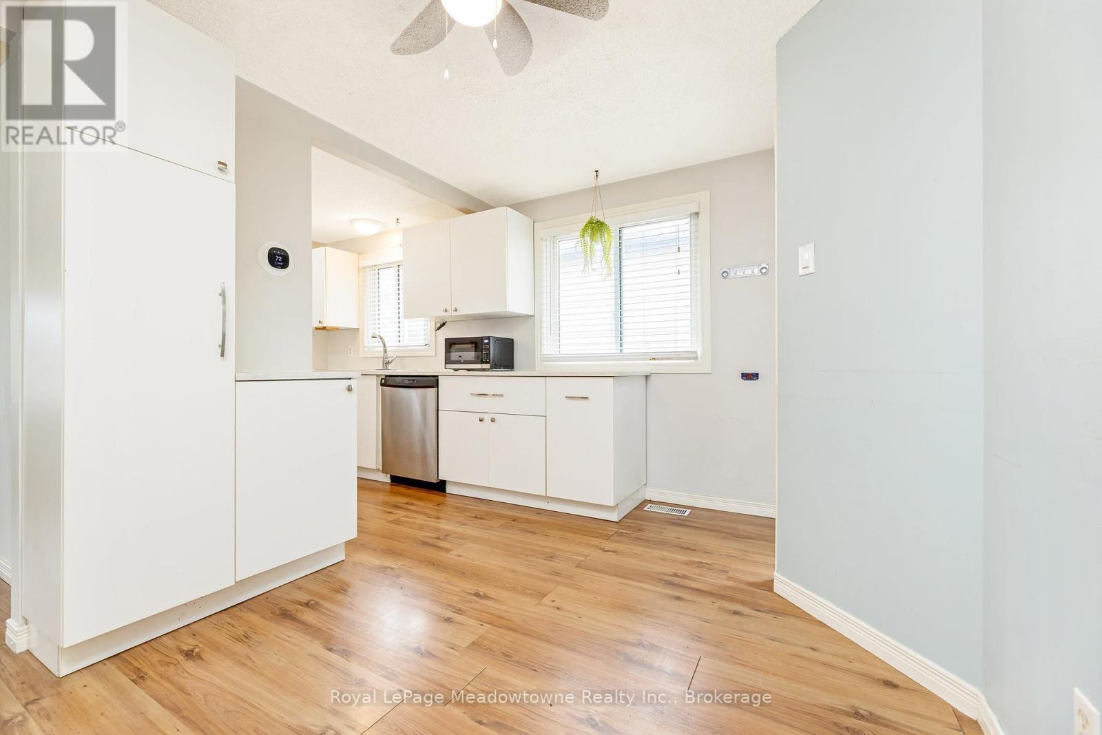 












30 CLUTHE CRESCENT

,
Kitchener,




Ontario
N2P1M8

