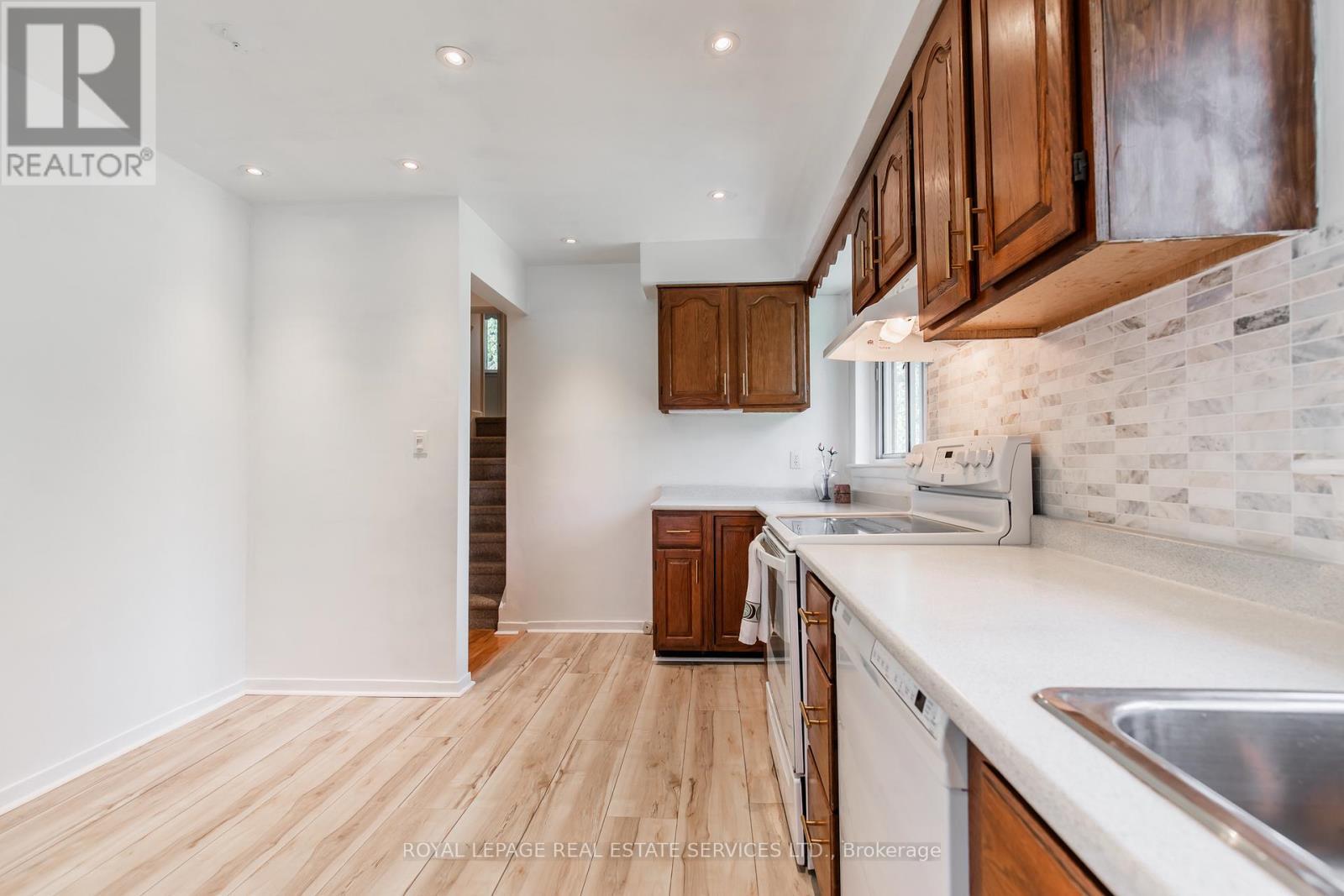 












75 UPWOOD AVENUE

,
Toronto,




Ontario
M6L3A4

