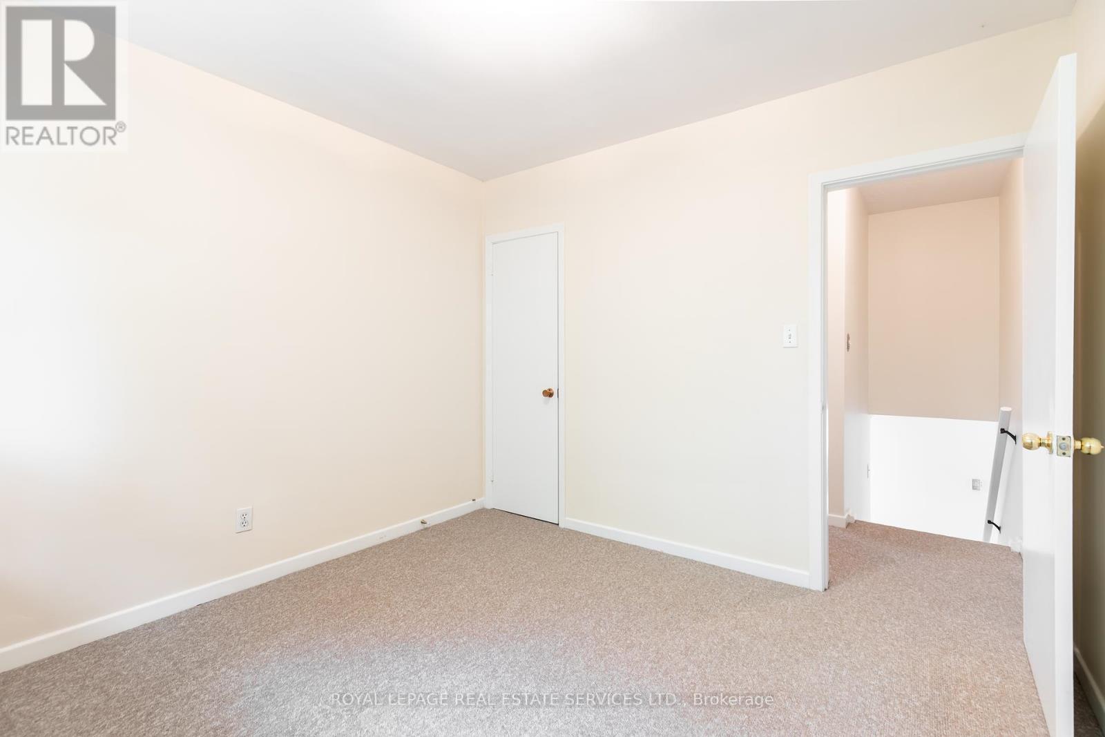 












75 UPWOOD AVENUE

,
Toronto,




Ontario
M6L3A4

