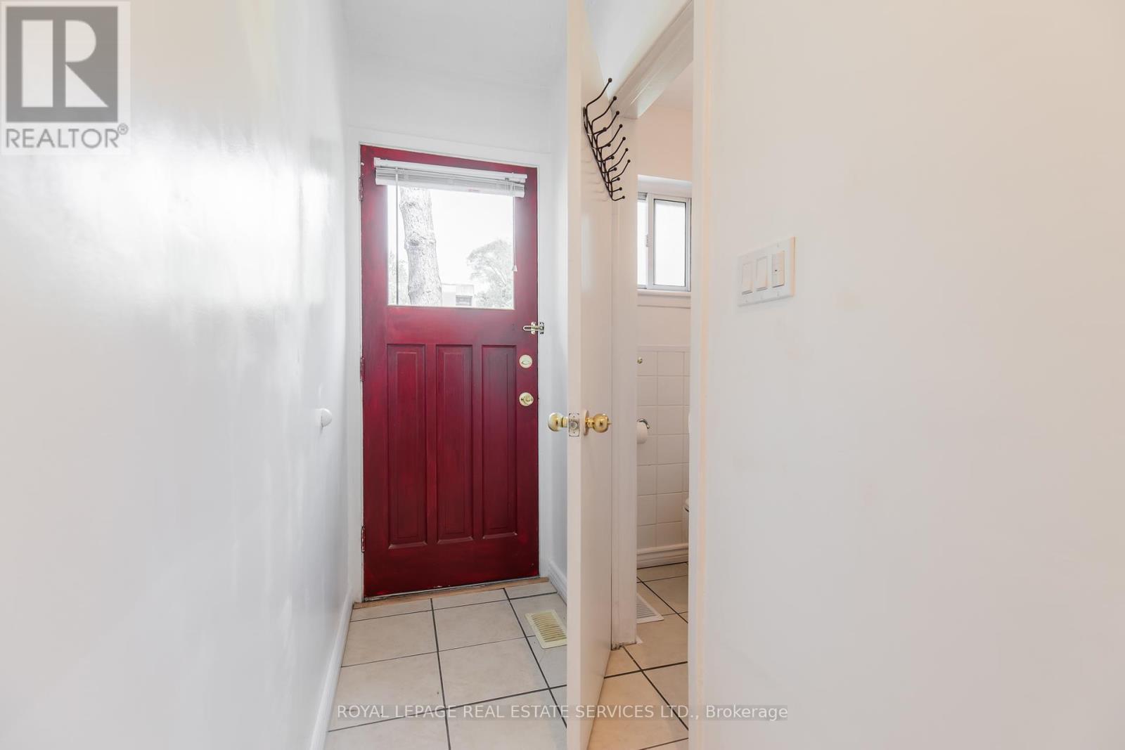 












75 UPWOOD AVENUE

,
Toronto,




Ontario
M6L3A4

