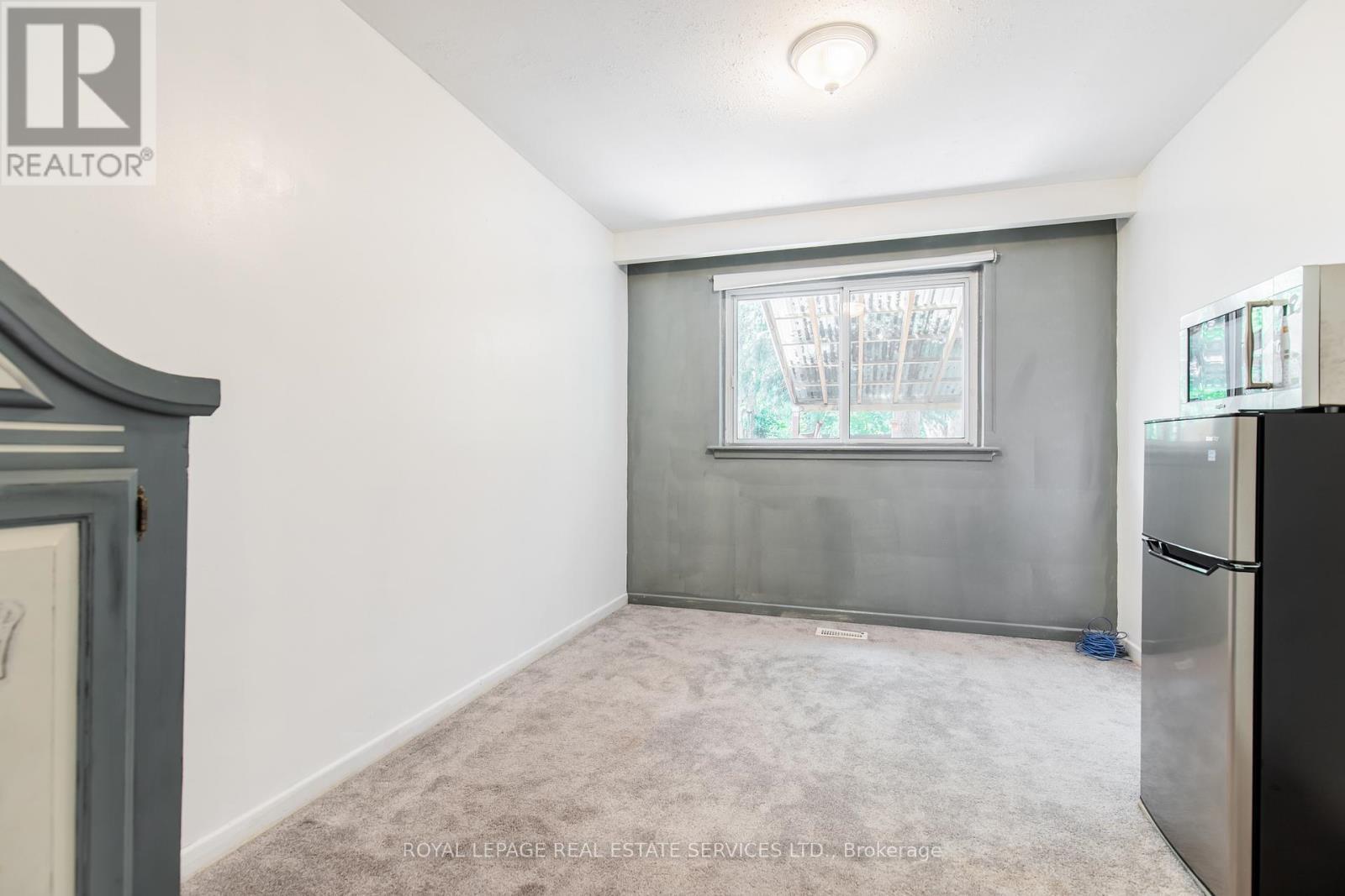 












75 UPWOOD AVENUE

,
Toronto,




Ontario
M6L3A4

