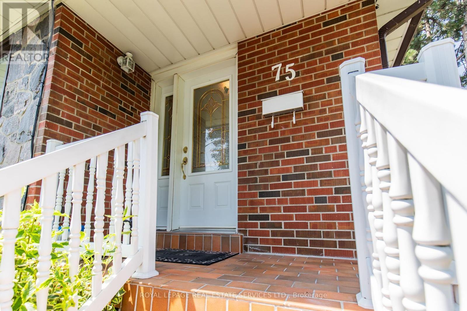 












75 UPWOOD AVENUE

,
Toronto,




Ontario
M6L3A4

