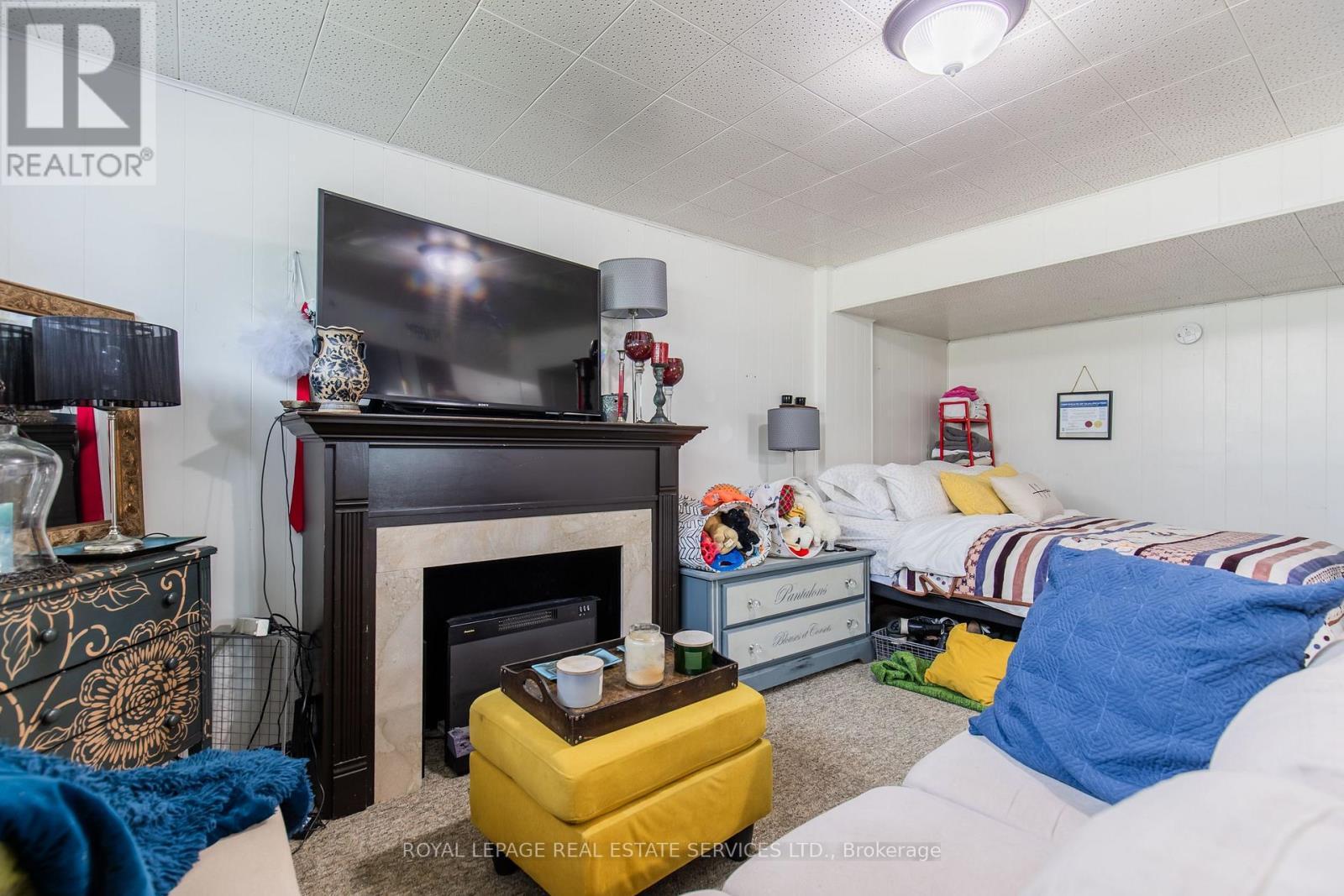 












75 UPWOOD AVENUE

,
Toronto,




Ontario
M6L3A4

