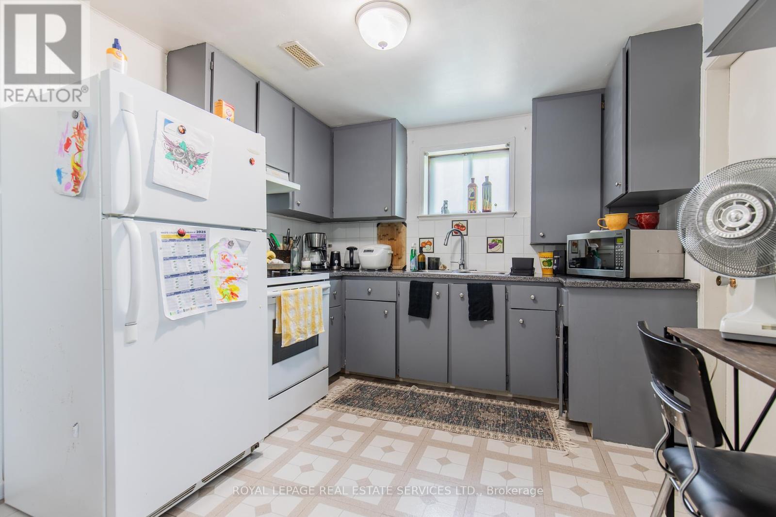 












75 UPWOOD AVENUE

,
Toronto,




Ontario
M6L3A4

