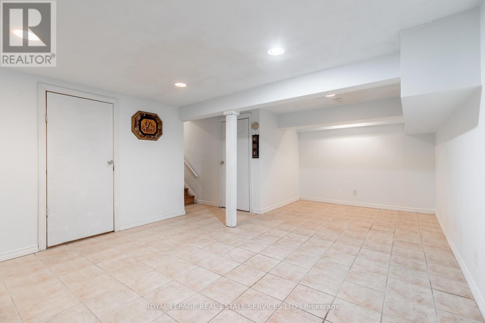












75 UPWOOD AVENUE

,
Toronto,




Ontario
M6L3A4

