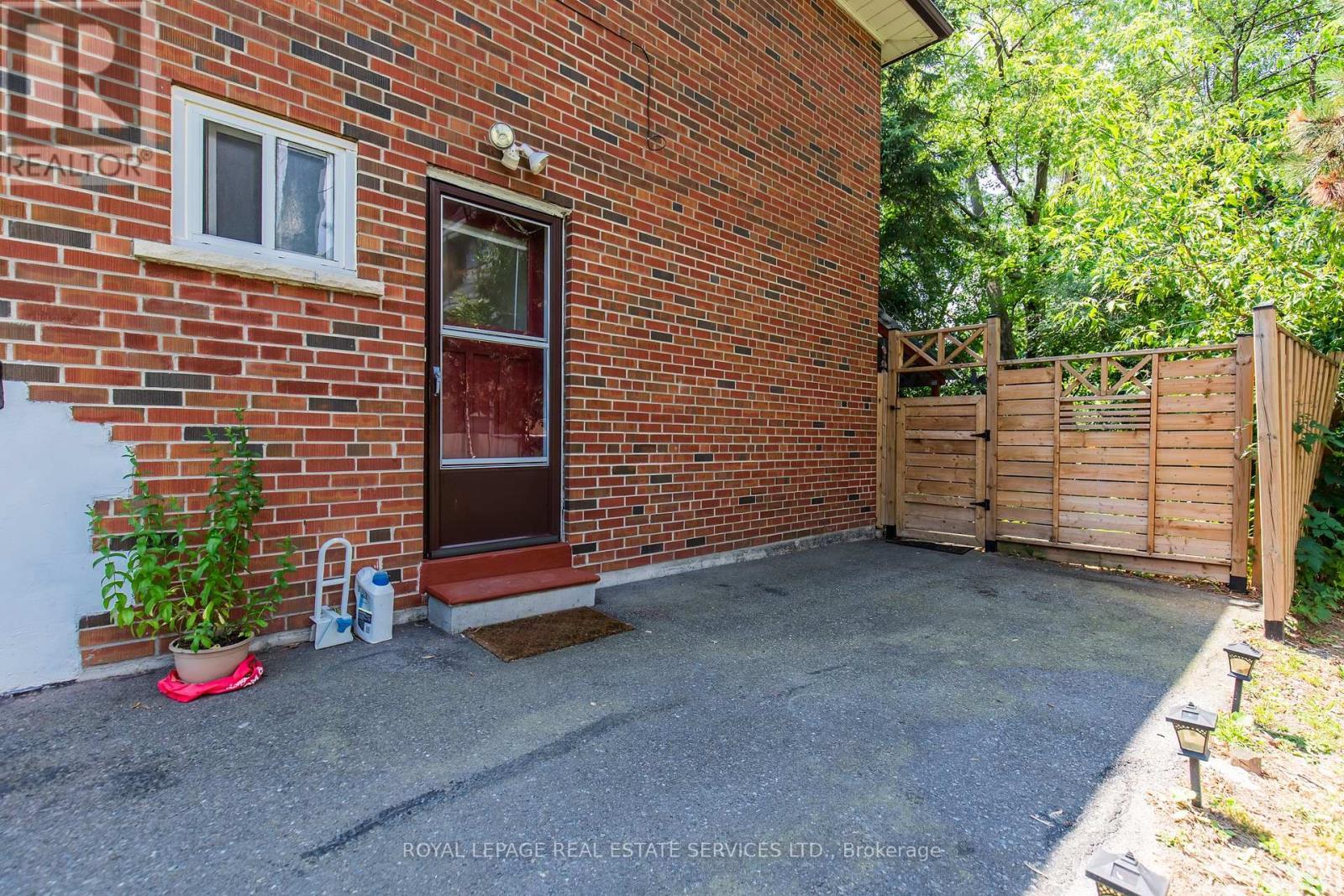 












75 UPWOOD AVENUE

,
Toronto,




Ontario
M6L3A4

