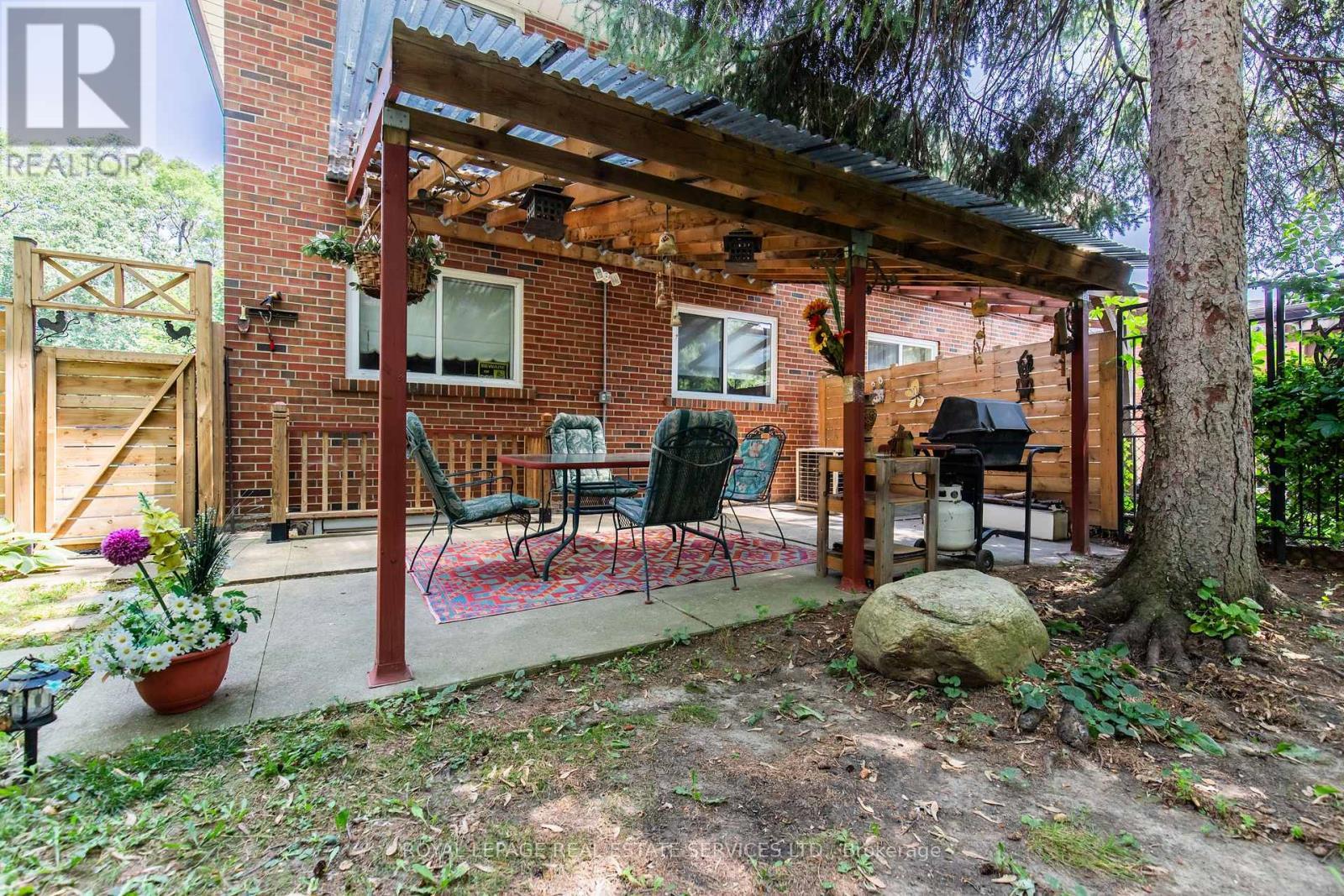 












75 UPWOOD AVENUE

,
Toronto,




Ontario
M6L3A4

