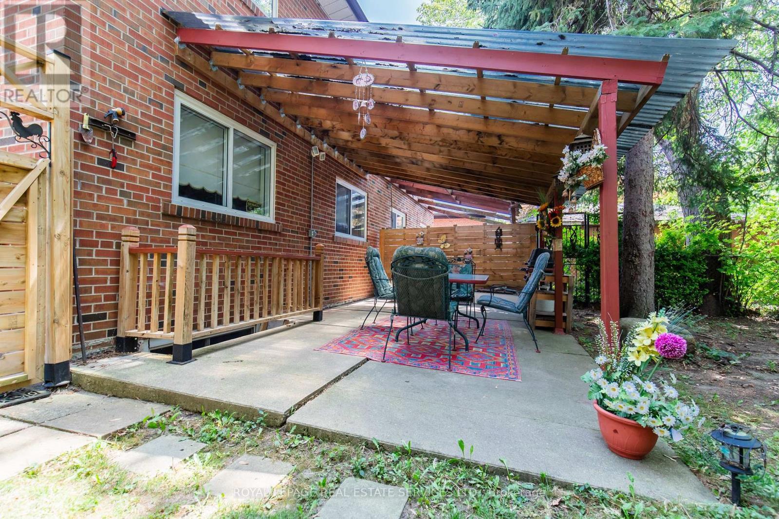 












75 UPWOOD AVENUE

,
Toronto,




Ontario
M6L3A4

