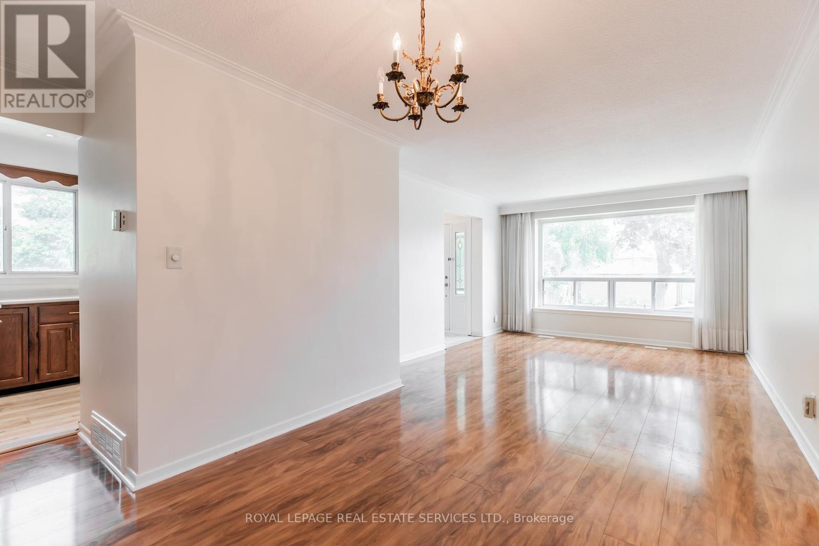 












75 UPWOOD AVENUE

,
Toronto,




Ontario
M6L3A4

