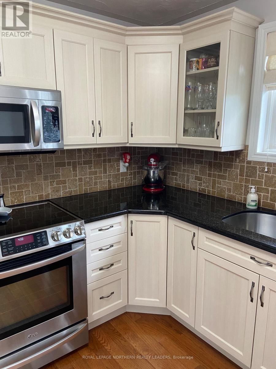 












272 MALETTE CRESCENT

,
Timmins (TNW - Riverpark),




Ontario
P4P1C5

