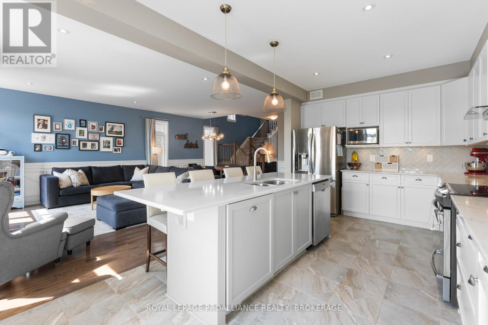 












1036 WOODHAVEN DRIVE

,
Kingston (City Northwest),




Ontario
K7P0H7

