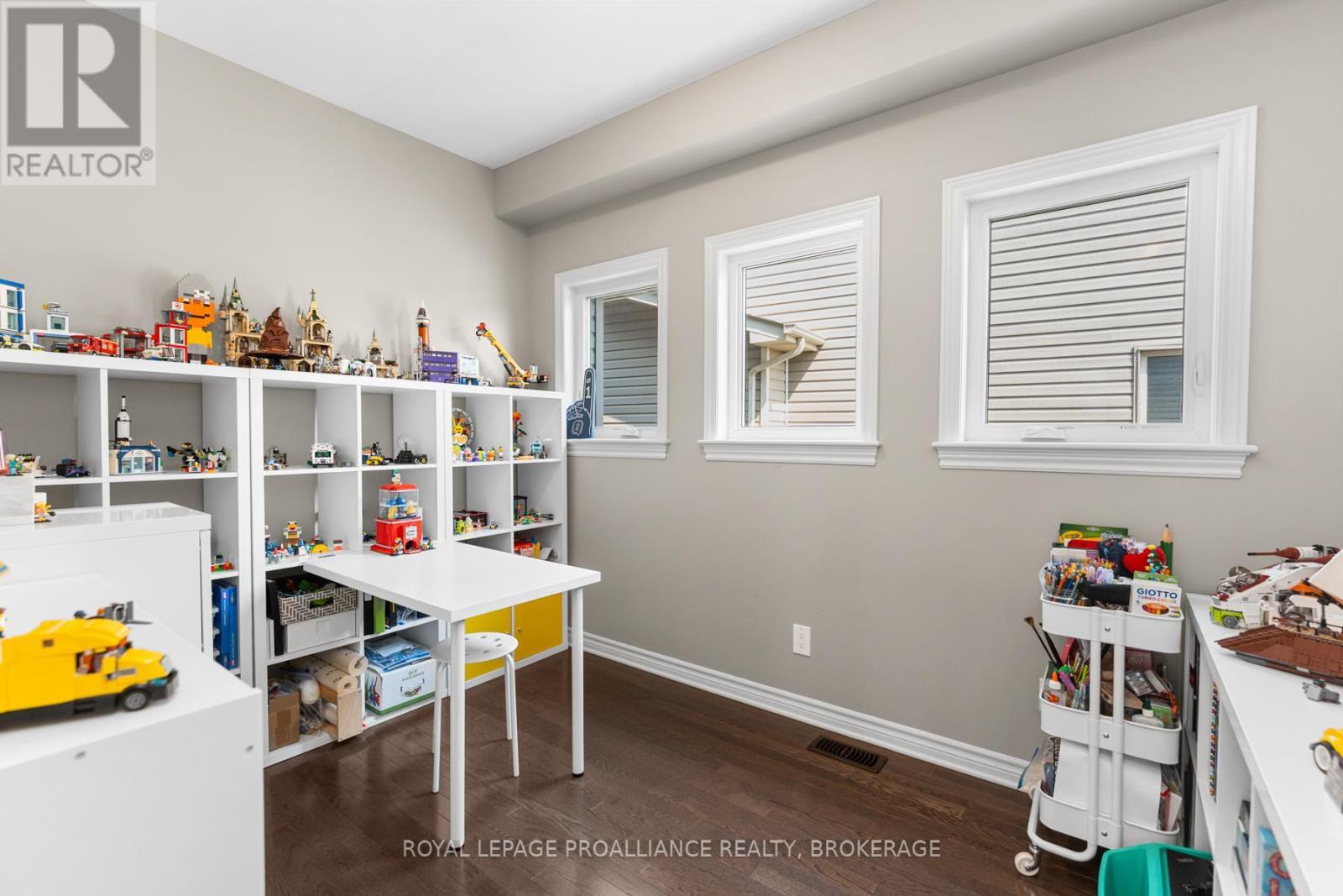 












1036 WOODHAVEN DRIVE

,
Kingston (City Northwest),




Ontario
K7P0H7

