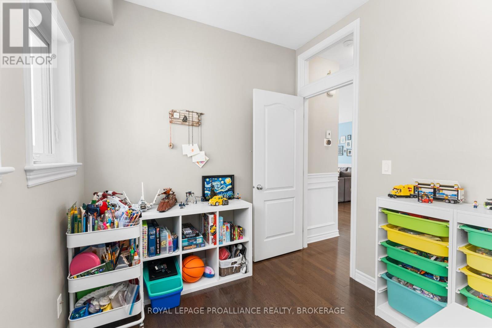 












1036 WOODHAVEN DRIVE

,
Kingston (City Northwest),




Ontario
K7P0H7

