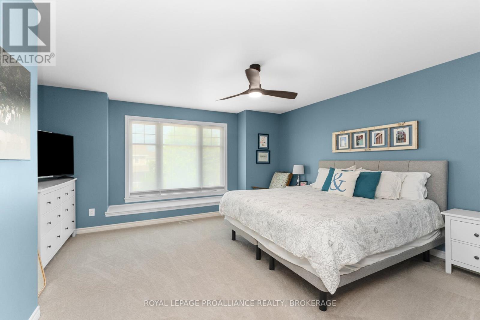 












1036 WOODHAVEN DRIVE

,
Kingston (City Northwest),




Ontario
K7P0H7

