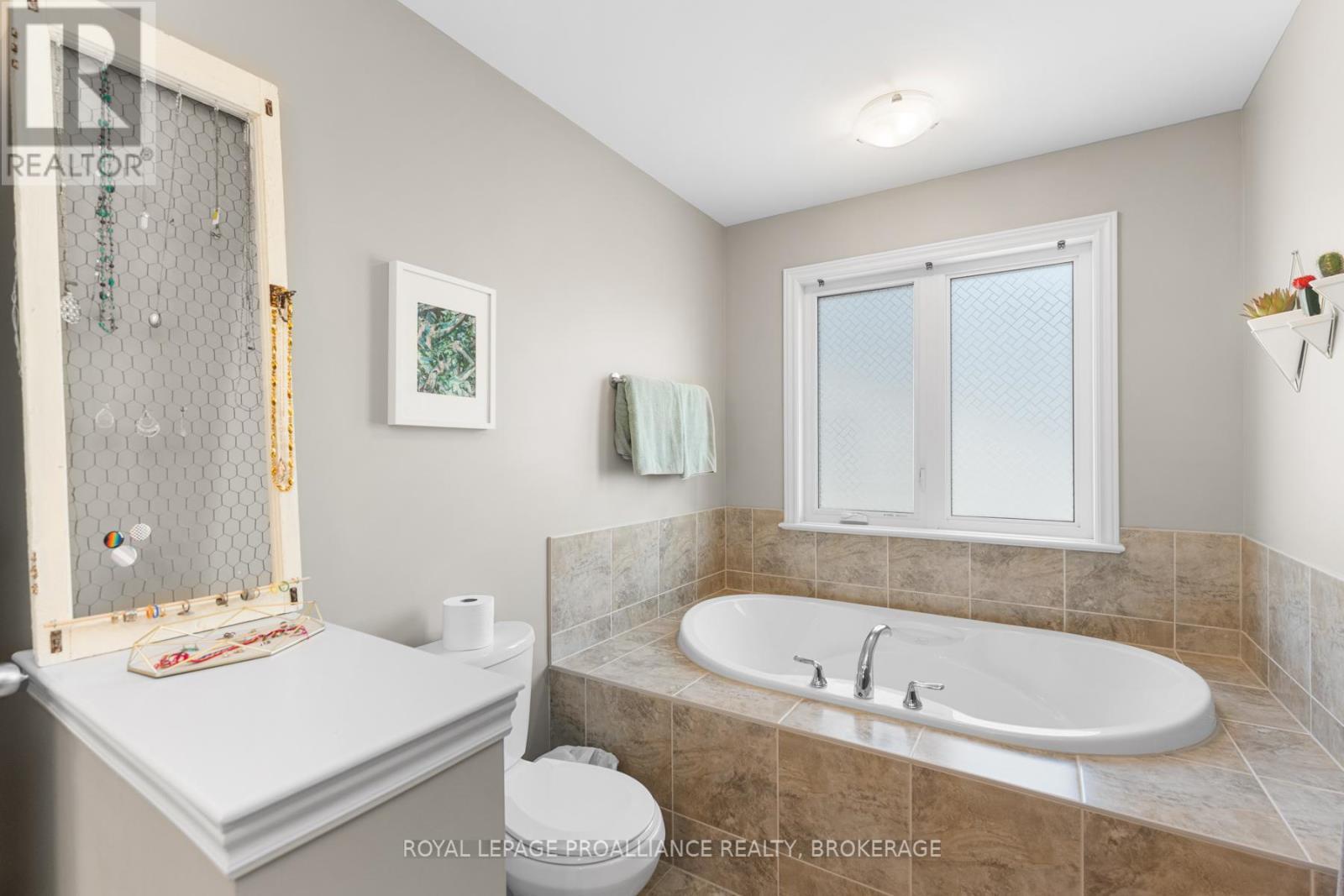 












1036 WOODHAVEN DRIVE

,
Kingston (City Northwest),




Ontario
K7P0H7

