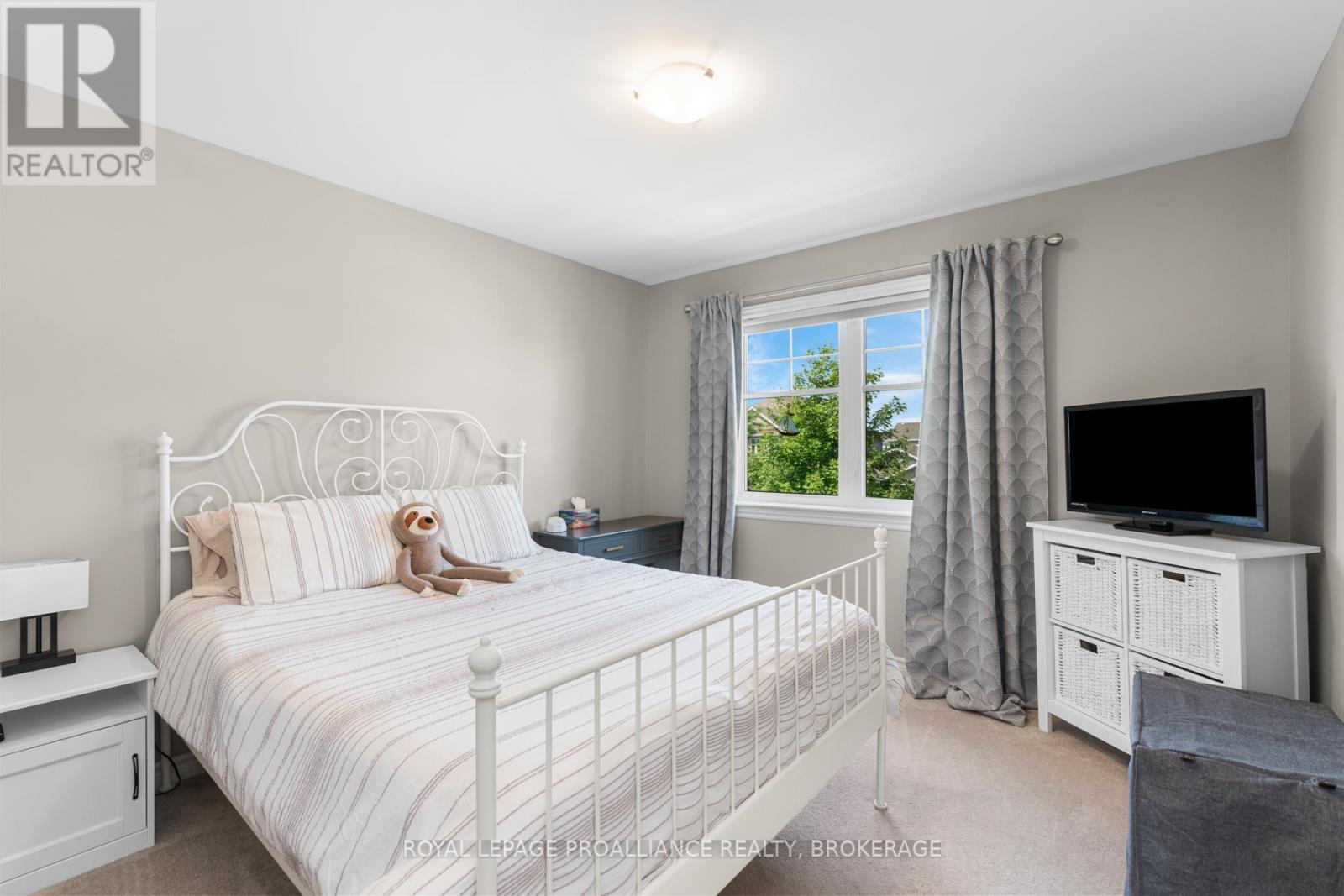 












1036 WOODHAVEN DRIVE

,
Kingston (City Northwest),




Ontario
K7P0H7

