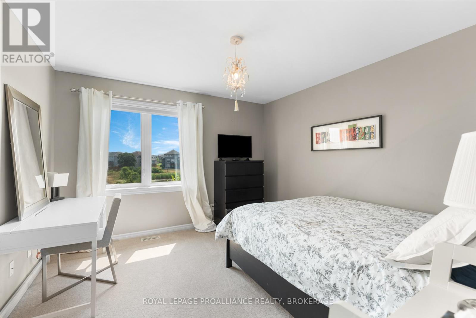 












1036 WOODHAVEN DRIVE

,
Kingston (City Northwest),




Ontario
K7P0H7

