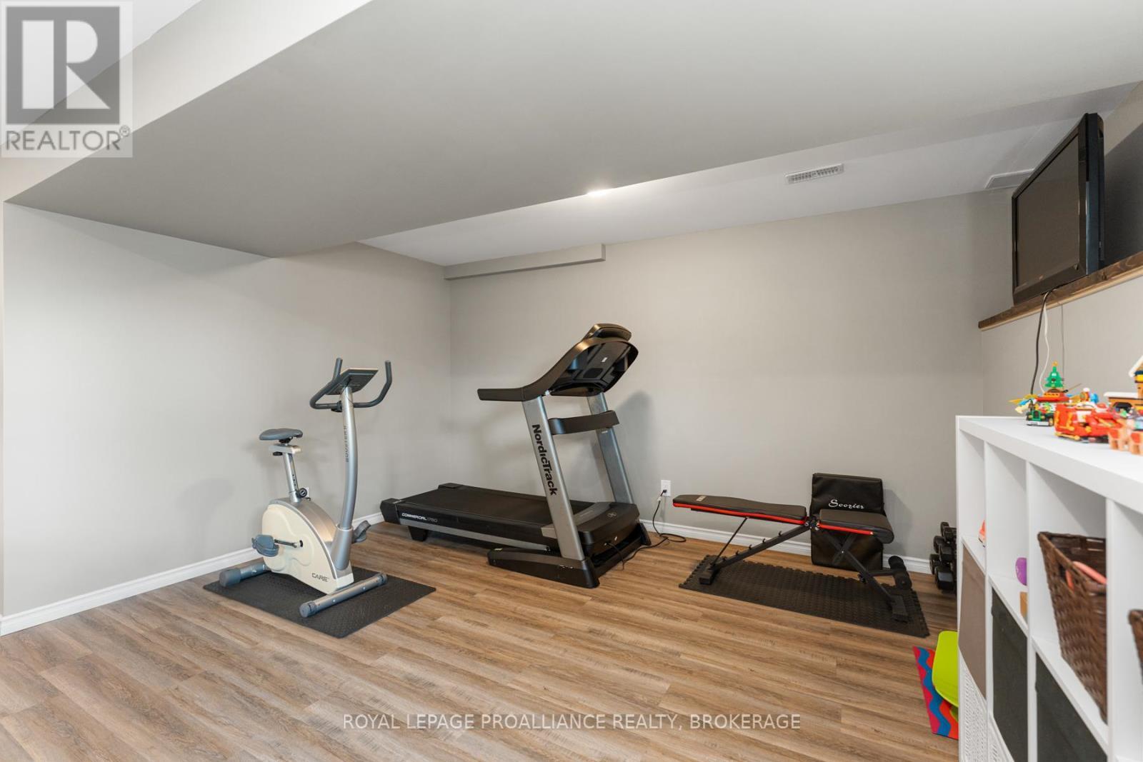 












1036 WOODHAVEN DRIVE

,
Kingston (City Northwest),




Ontario
K7P0H7

