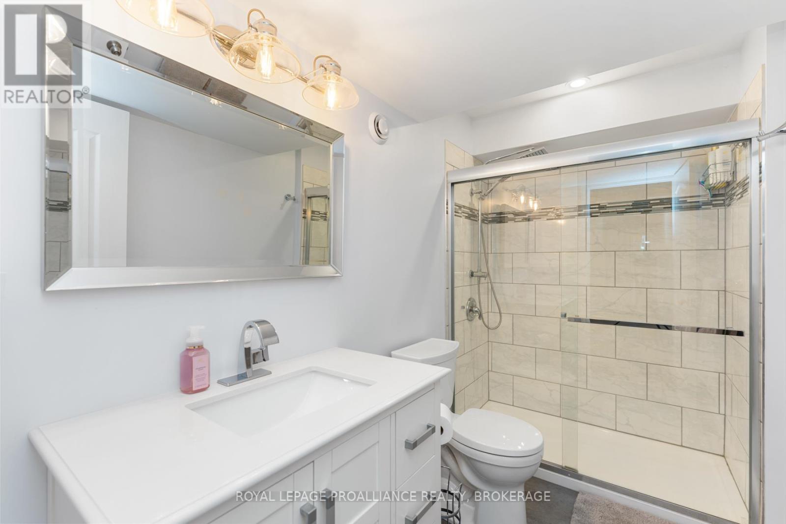 












1036 WOODHAVEN DRIVE

,
Kingston (City Northwest),




Ontario
K7P0H7

