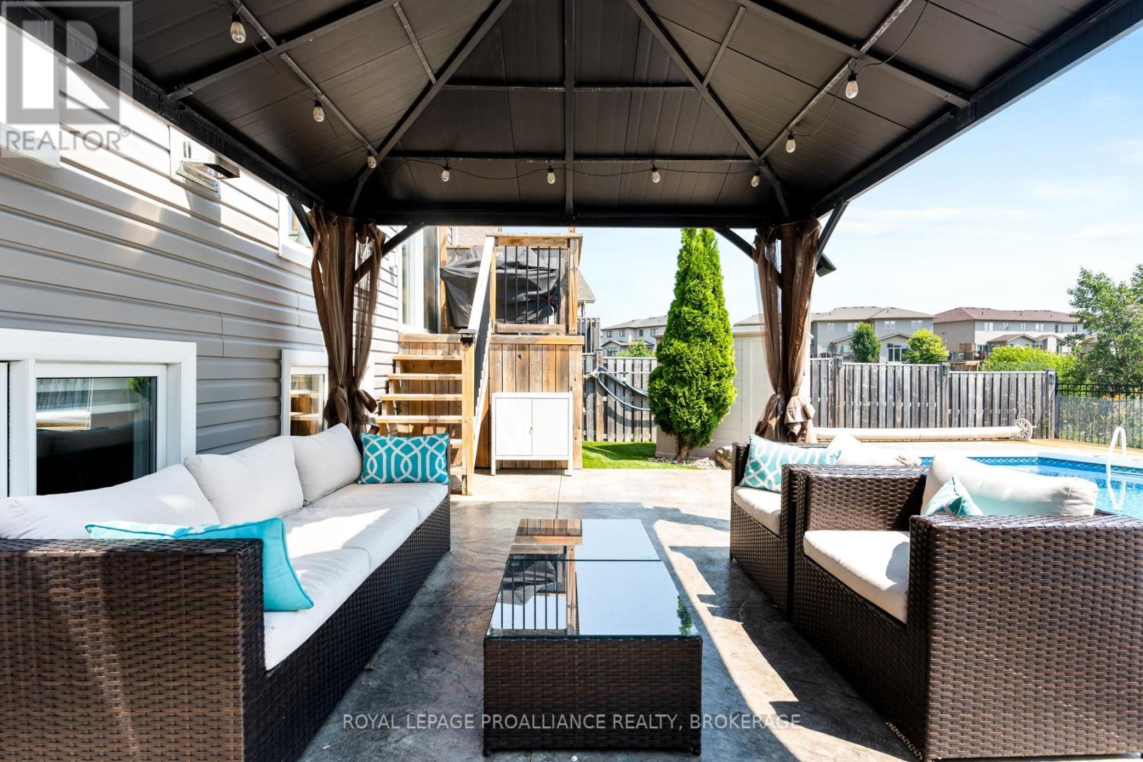 












1036 WOODHAVEN DRIVE

,
Kingston (City Northwest),




Ontario
K7P0H7


