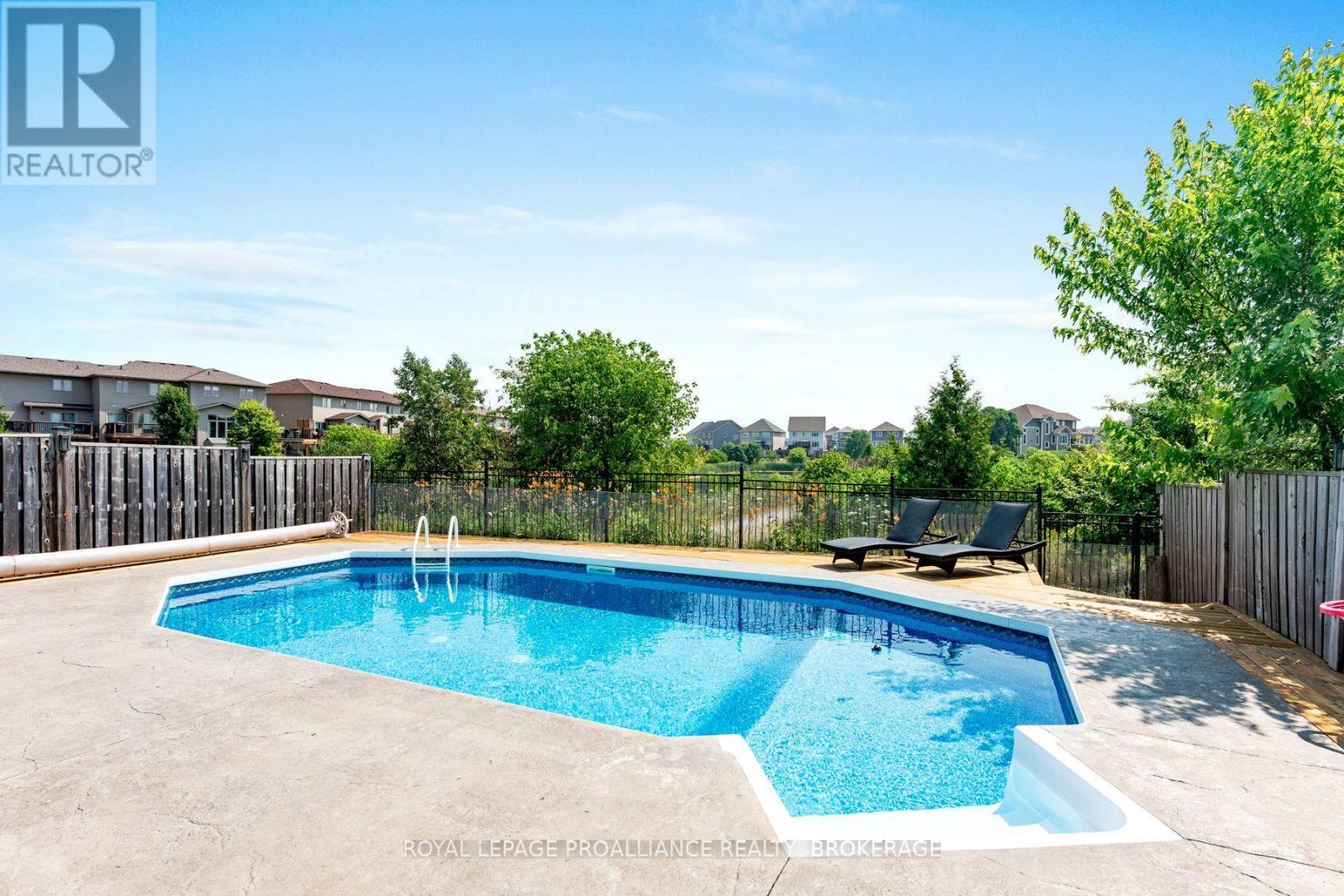 












1036 WOODHAVEN DRIVE

,
Kingston (City Northwest),




Ontario
K7P0H7

