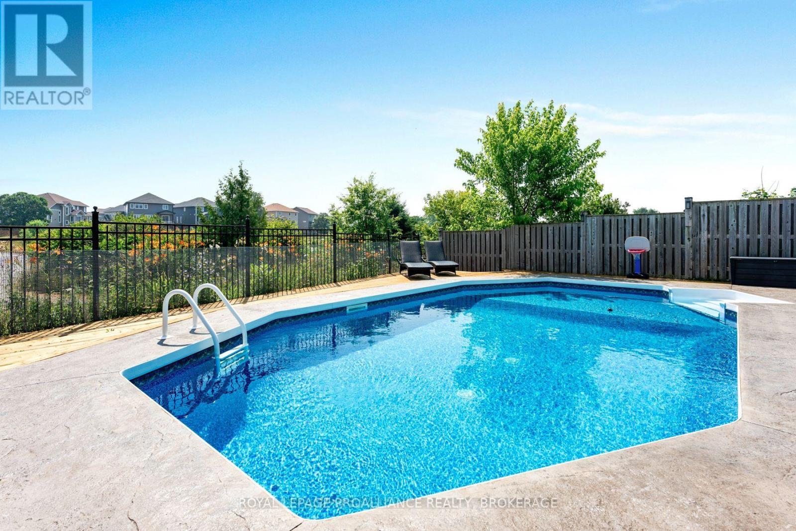 












1036 WOODHAVEN DRIVE

,
Kingston (City Northwest),




Ontario
K7P0H7

