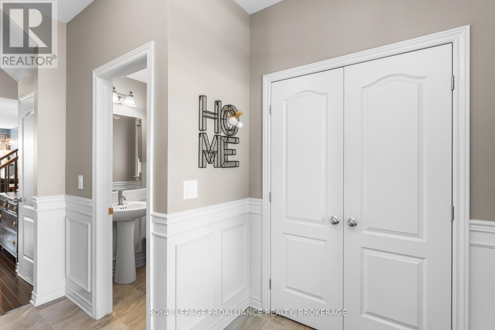 












1036 WOODHAVEN DRIVE

,
Kingston (City Northwest),




Ontario
K7P0H7


