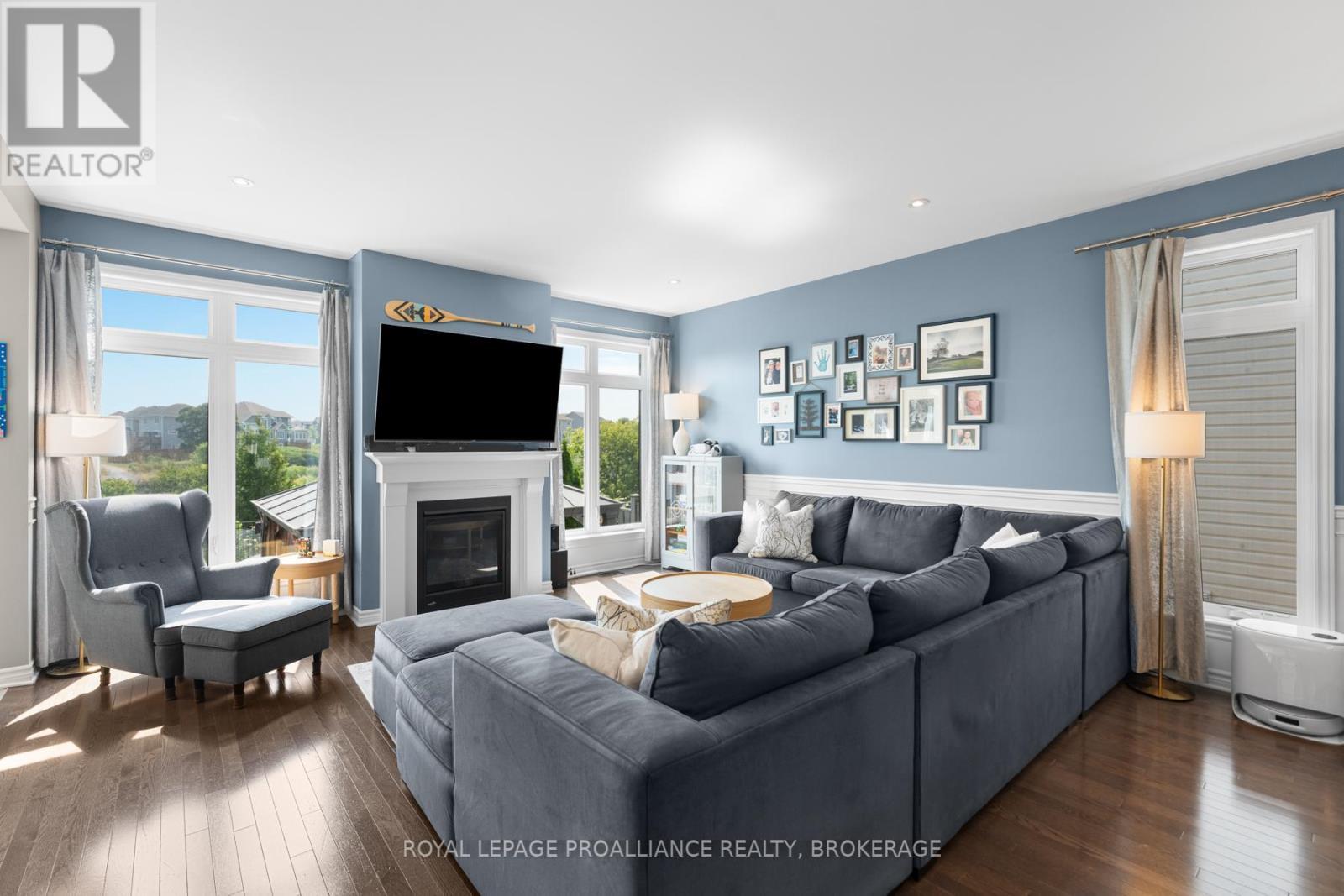 












1036 WOODHAVEN DRIVE

,
Kingston (City Northwest),




Ontario
K7P0H7

