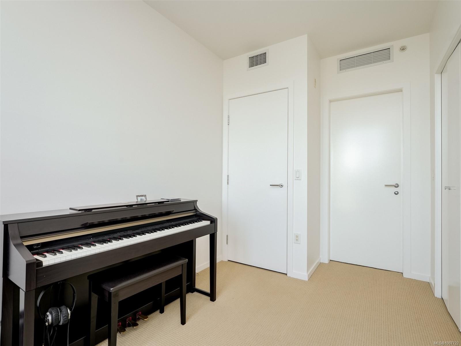 









100


SAGHALIE

Rd, 206,
Victoria,




BC
V9A 0A1

