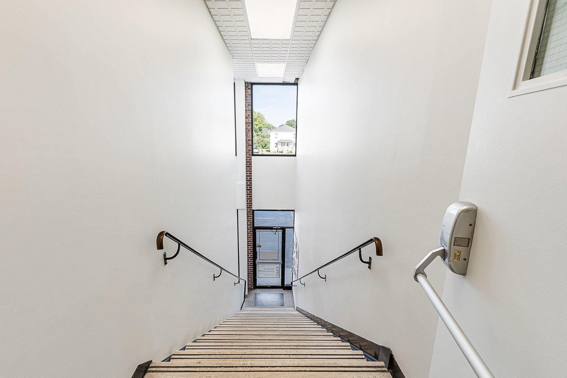 









495

 - 521


Rue du Sud

,
Cowansville,




QC
J2K2X9

