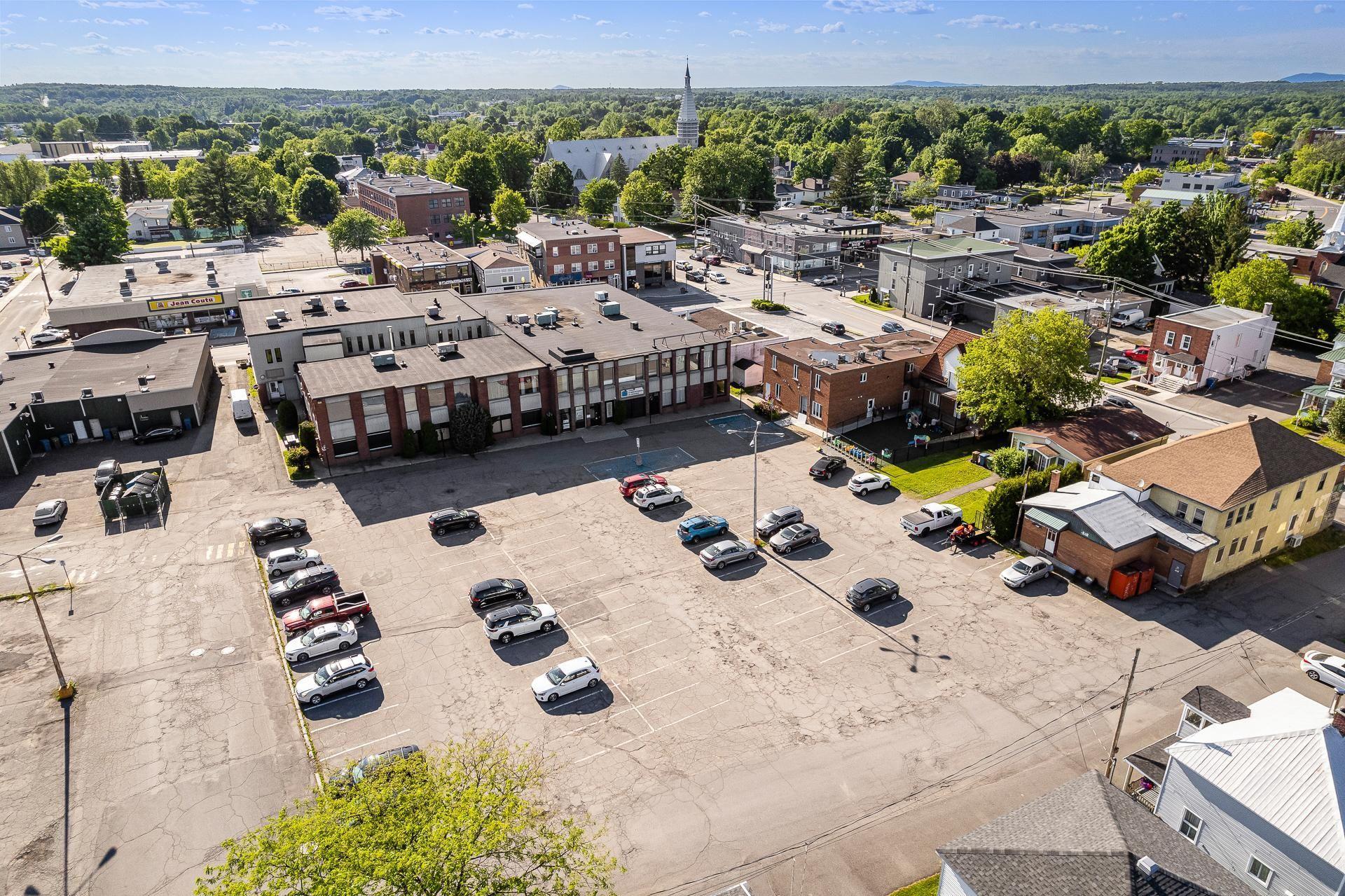 









495

 - 521


Rue du Sud

,
Cowansville,




QC
J2K2X9

