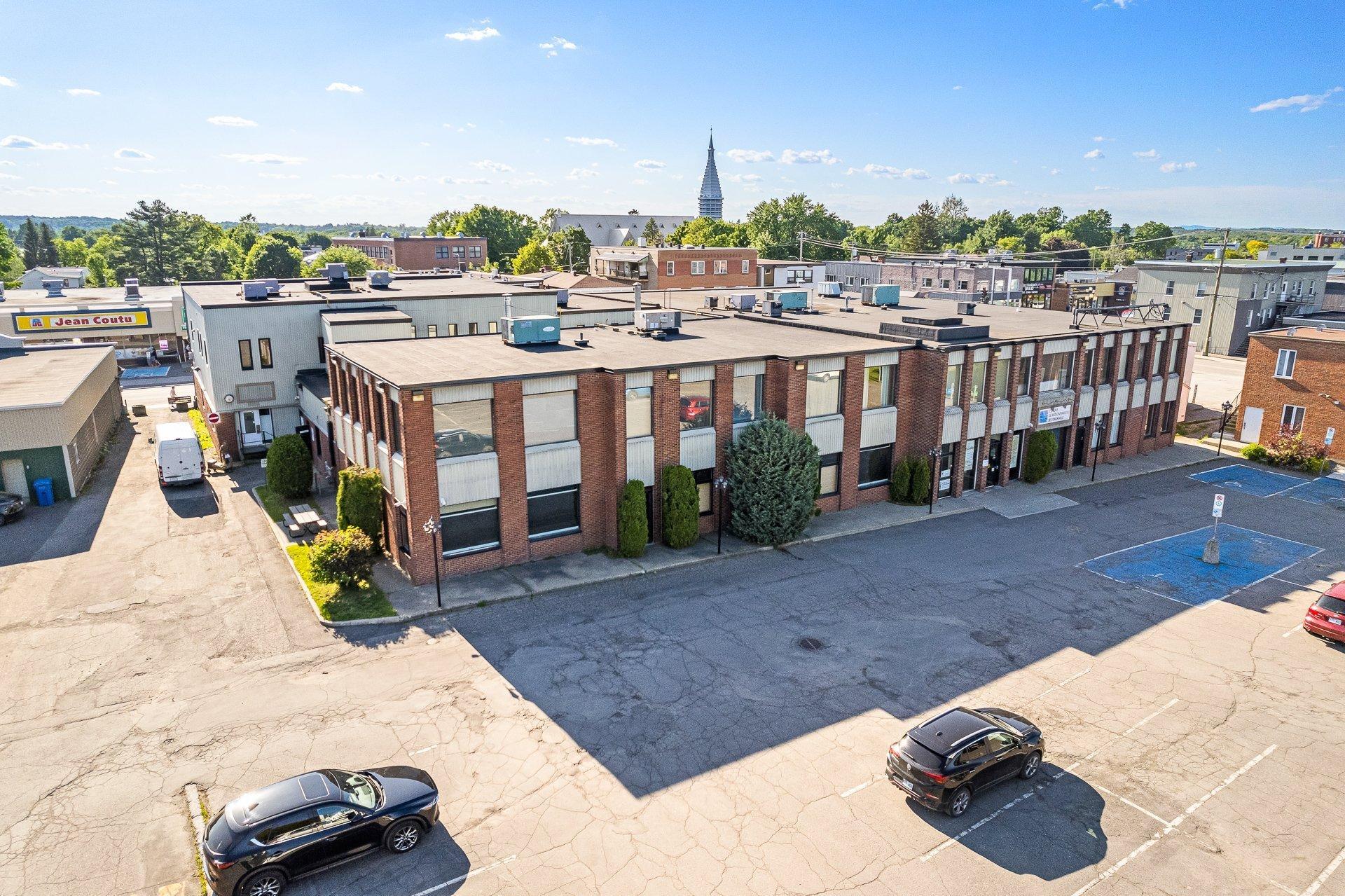









495

 - 521


Rue du Sud

,
Cowansville,




QC
J2K2X9

