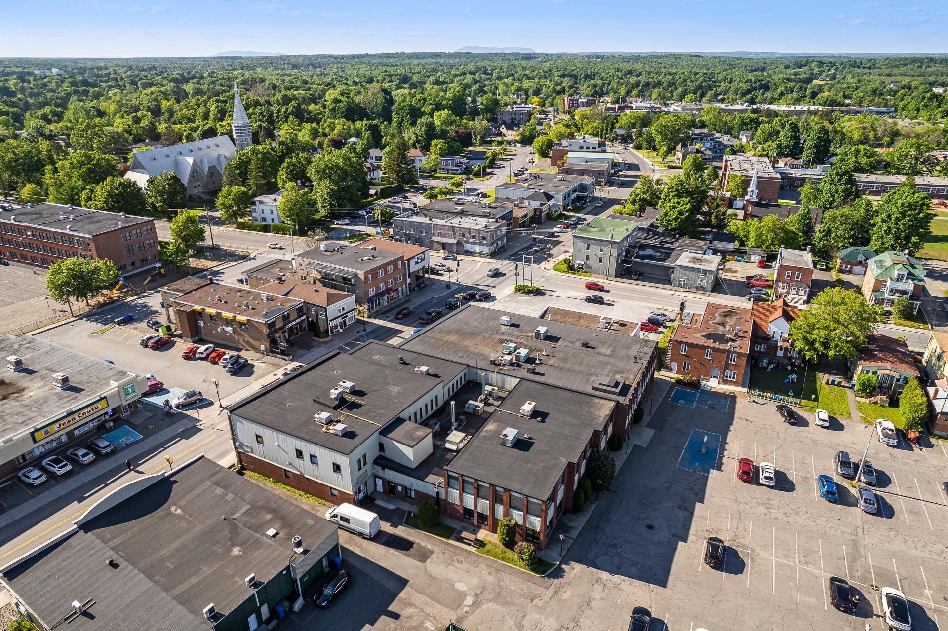 









495

 - 521


Rue du Sud

,
Cowansville,




QC
J2K2X9

