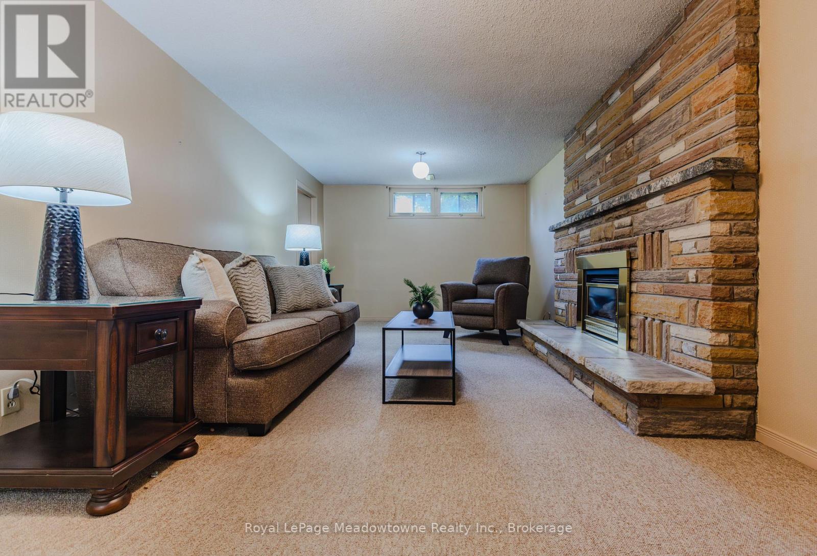 












840 CEDARBRAE AVENUE

,
Milton (DP Dorset Park),




Ontario
L9T3X1

