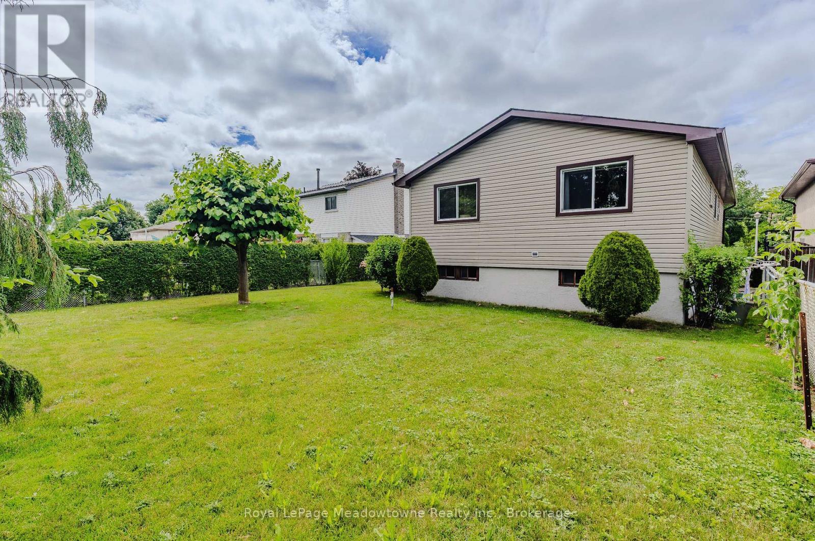 












840 CEDARBRAE AVENUE

,
Milton (DP Dorset Park),




Ontario
L9T3X1


