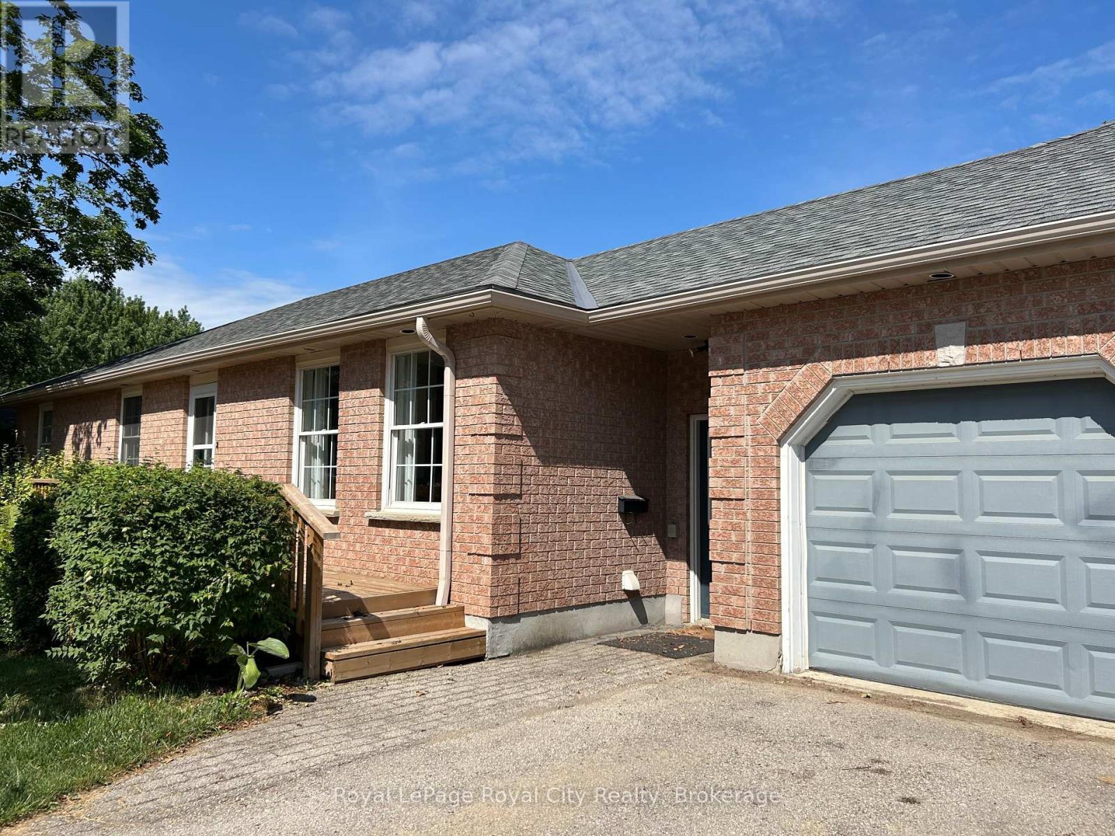 












495 HILL STREET E

,
Centre Wellington (Fergus),




Ontario
N1M1H6

