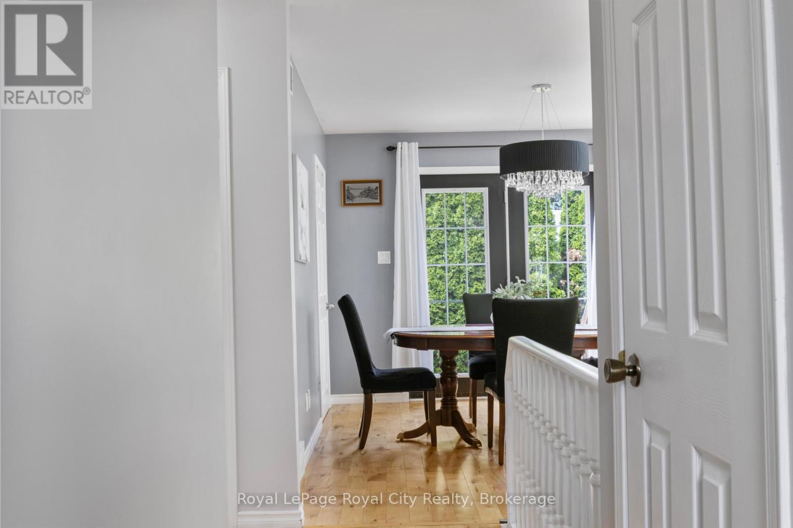 












495 HILL STREET E

,
Centre Wellington (Fergus),




Ontario
N1M1H6

