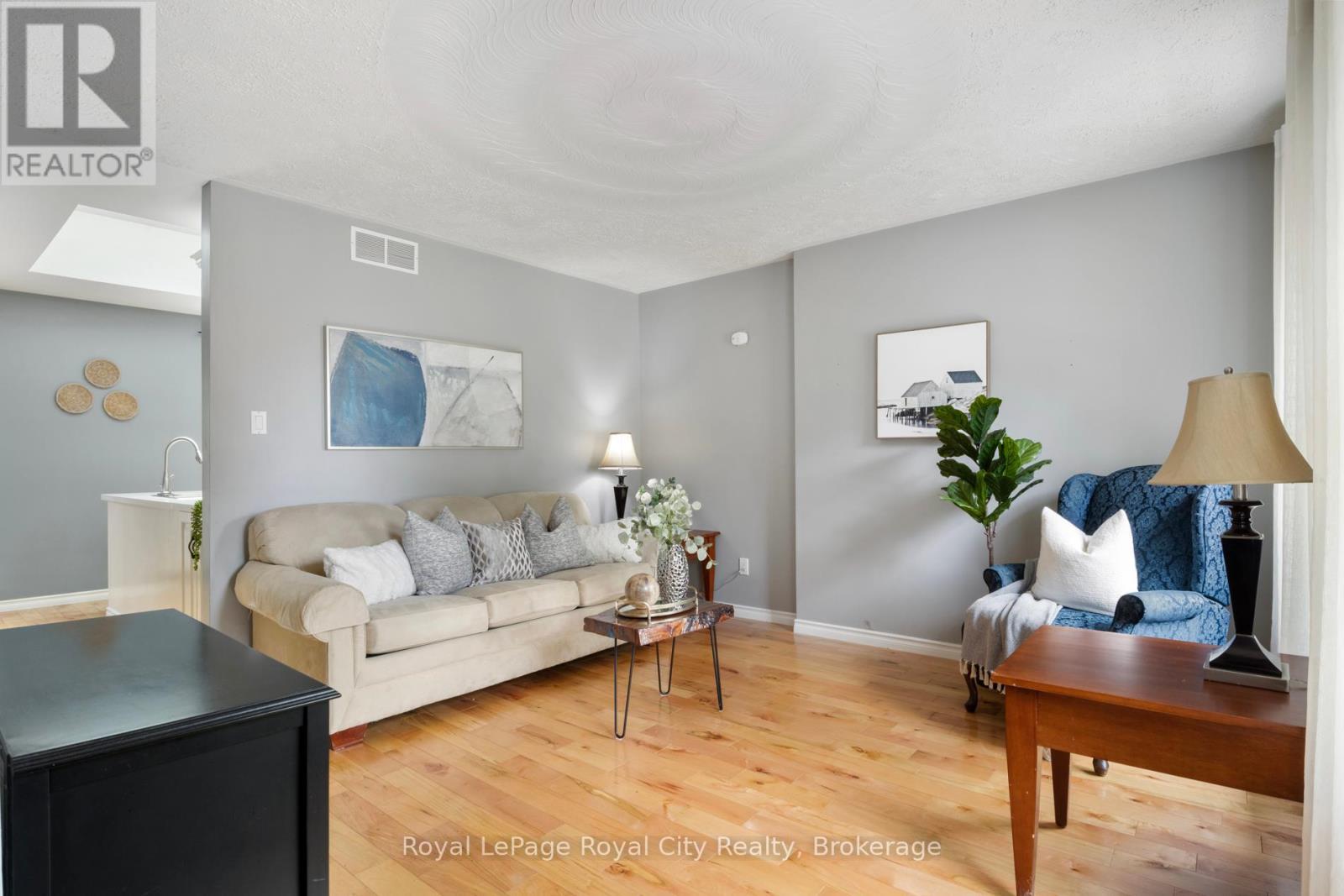 












495 HILL STREET E

,
Centre Wellington (Fergus),




Ontario
N1M1H6

