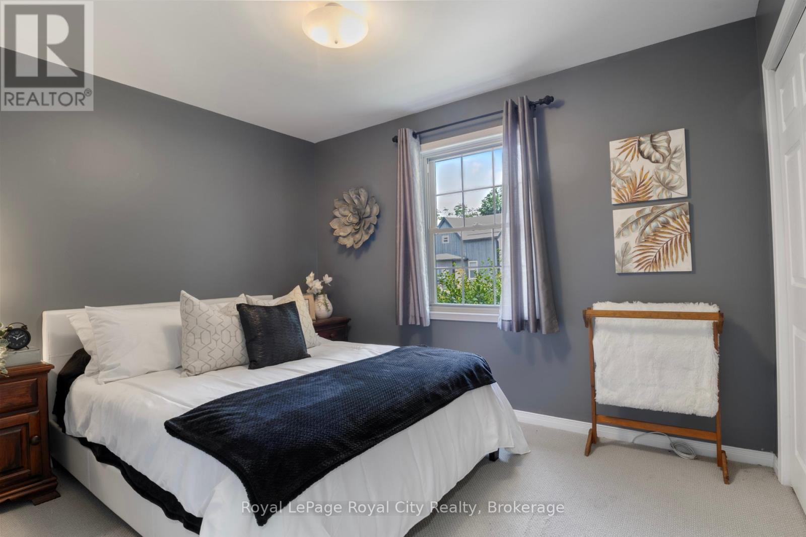 












495 HILL STREET E

,
Centre Wellington (Fergus),




Ontario
N1M1H6

