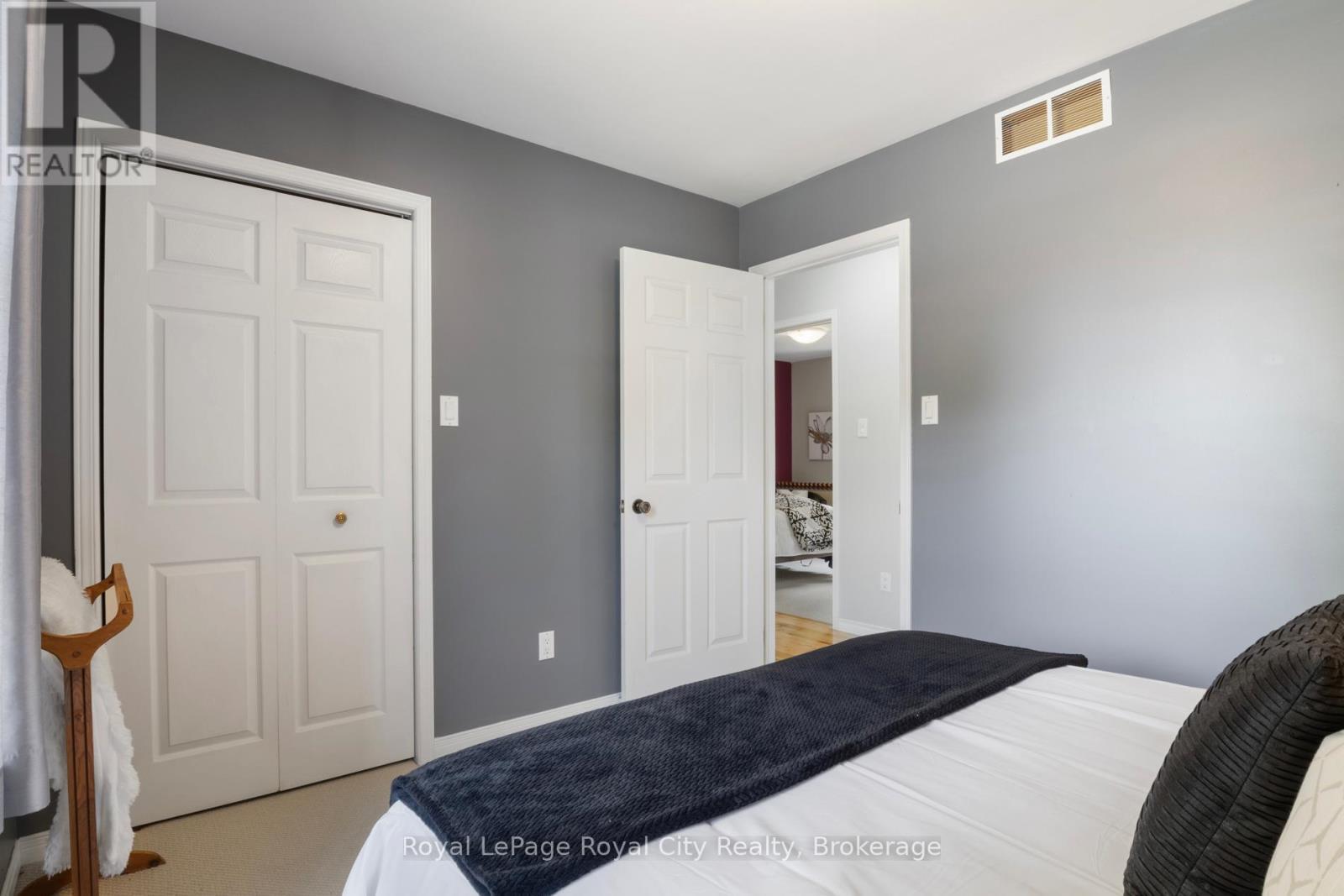 












495 HILL STREET E

,
Centre Wellington (Fergus),




Ontario
N1M1H6

