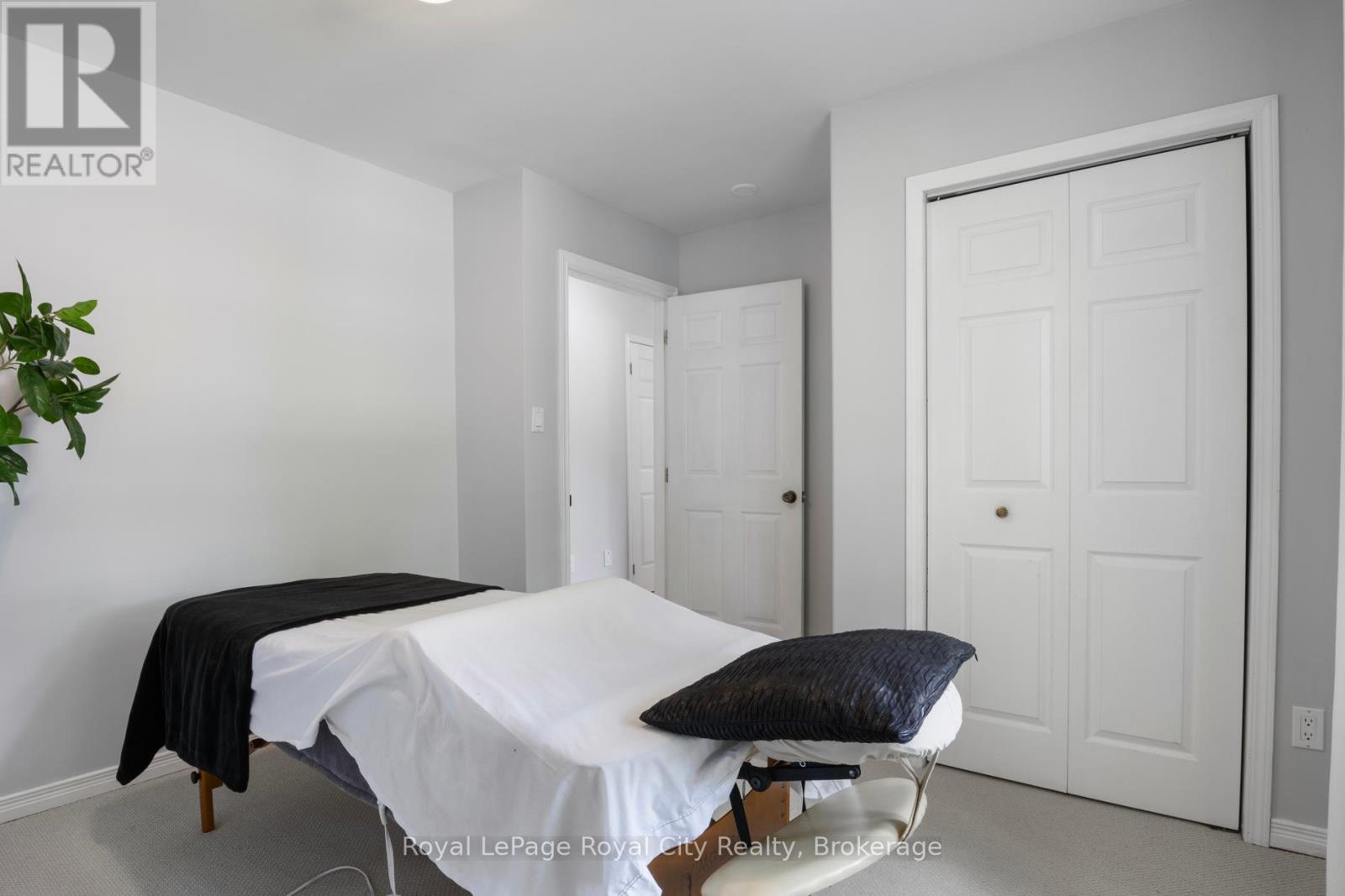 












495 HILL STREET E

,
Centre Wellington (Fergus),




Ontario
N1M1H6

