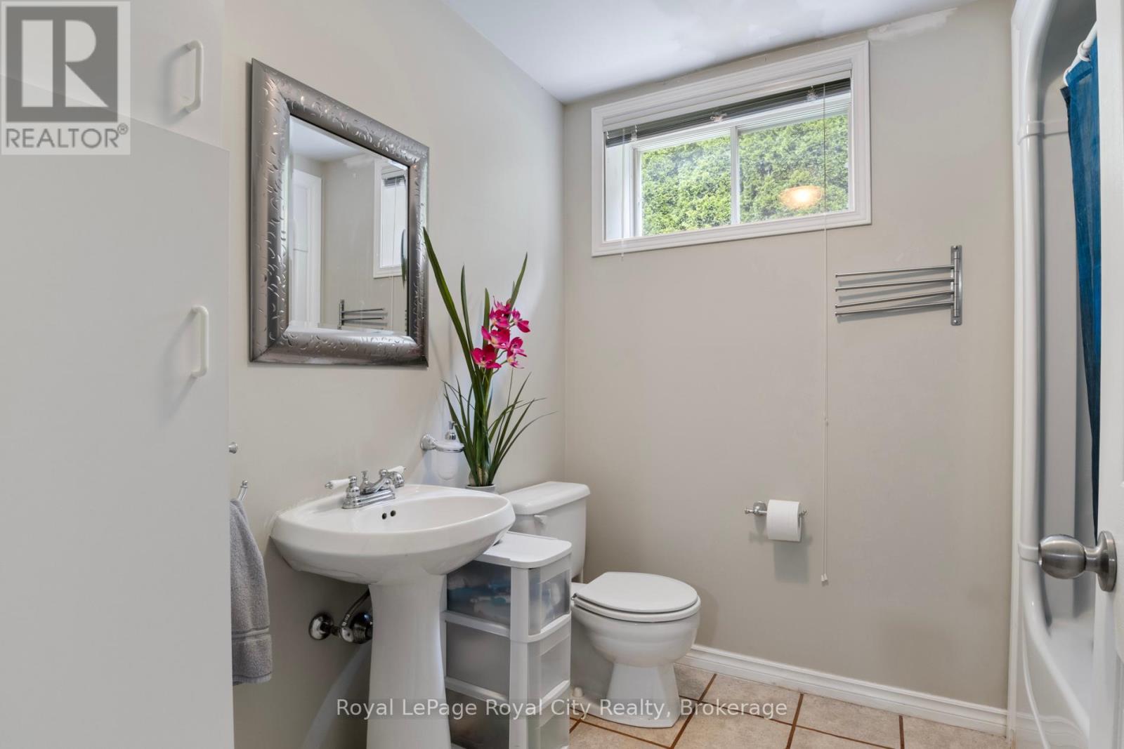 












495 HILL STREET E

,
Centre Wellington (Fergus),




Ontario
N1M1H6

