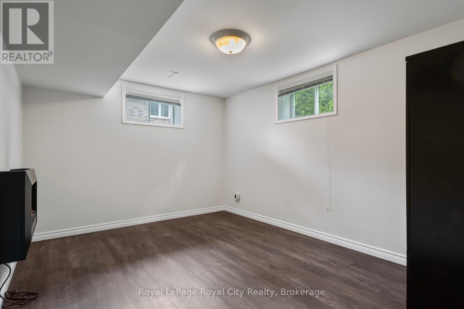 












495 HILL STREET E

,
Centre Wellington (Fergus),




Ontario
N1M1H6


