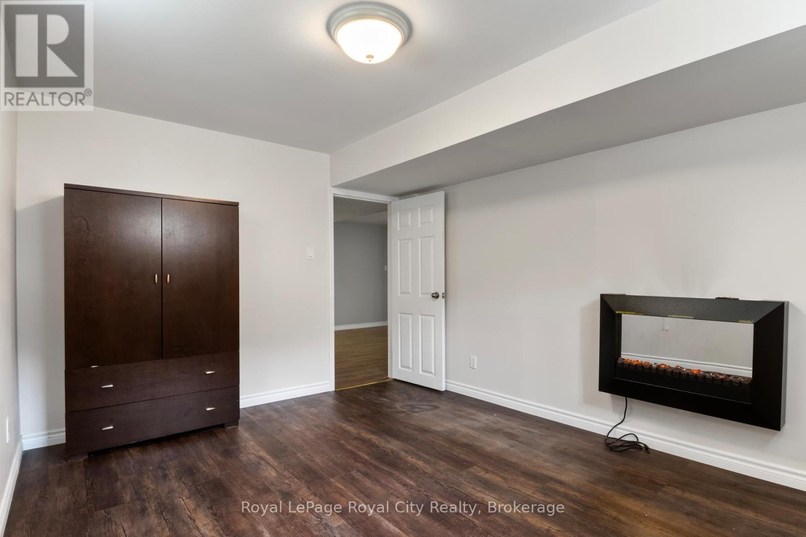 












495 HILL STREET E

,
Centre Wellington (Fergus),




Ontario
N1M1H6


