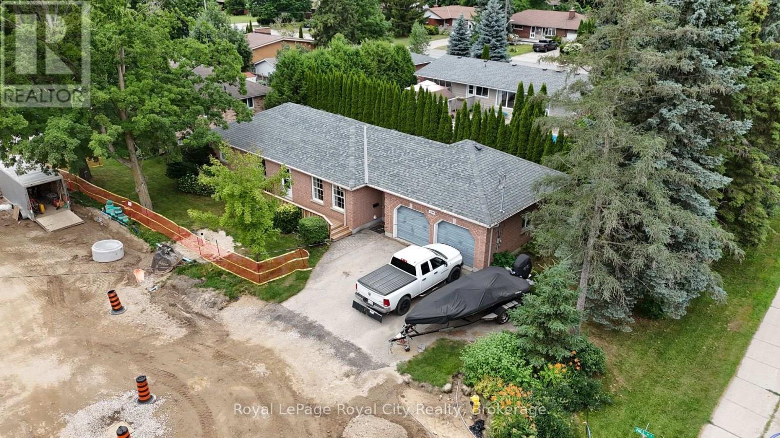












495 HILL STREET E

,
Centre Wellington (Fergus),




Ontario
N1M1H6

