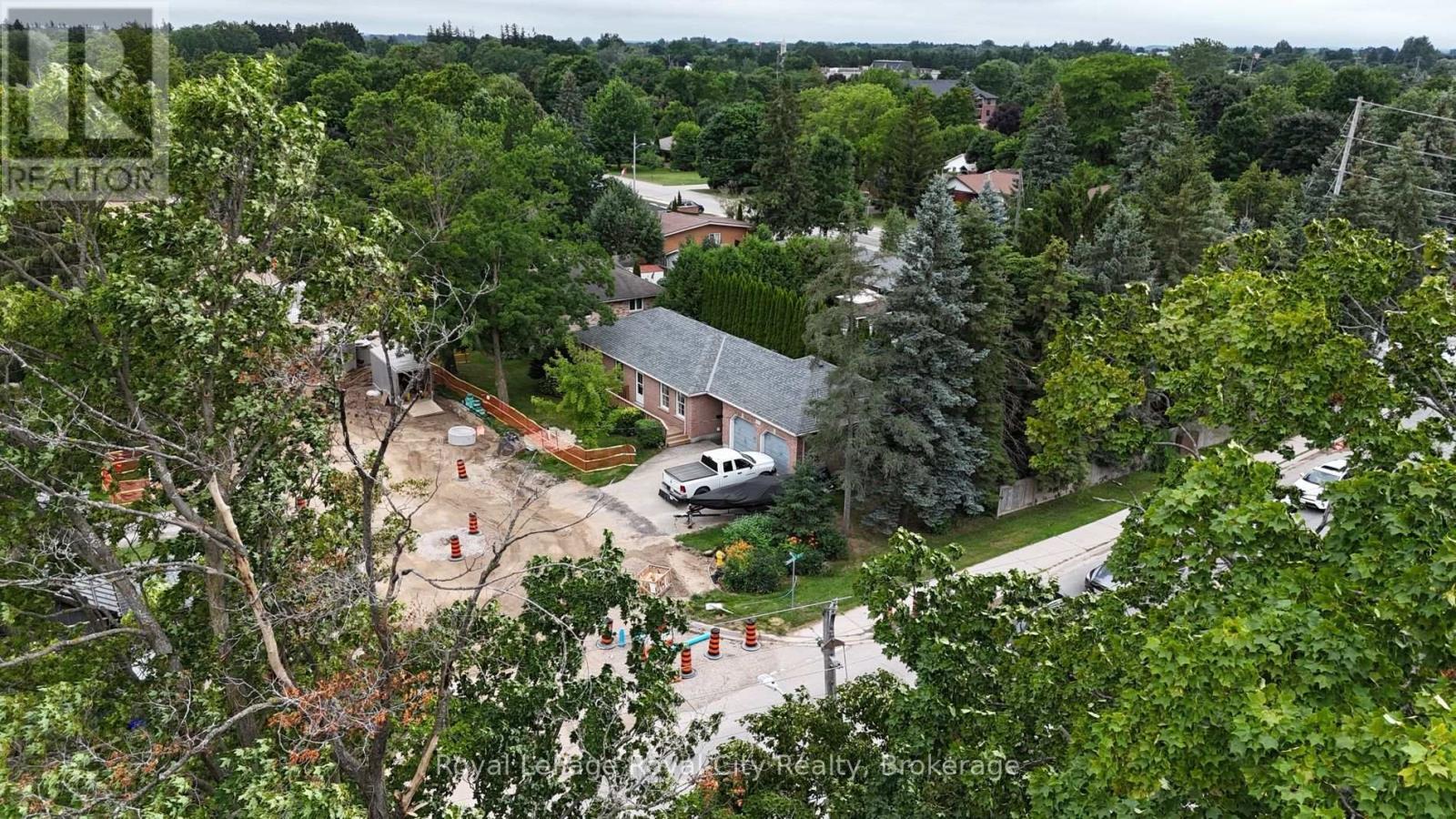 












495 HILL STREET E

,
Centre Wellington (Fergus),




Ontario
N1M1H6


