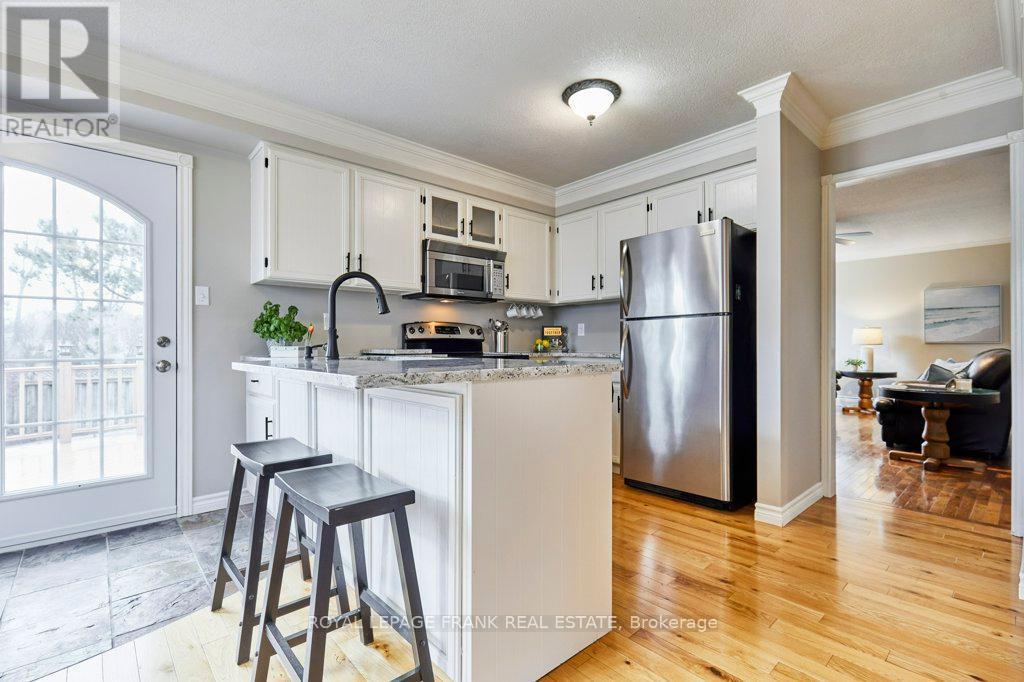












27 POPLAR PARK CRESCENT N

,
Scugog (Port Perry),




Ontario
L9L1E3

