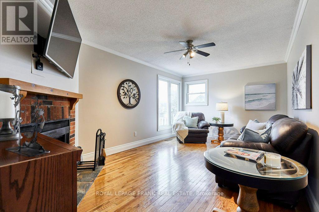 












27 POPLAR PARK CRESCENT N

,
Scugog (Port Perry),




Ontario
L9L1E3

